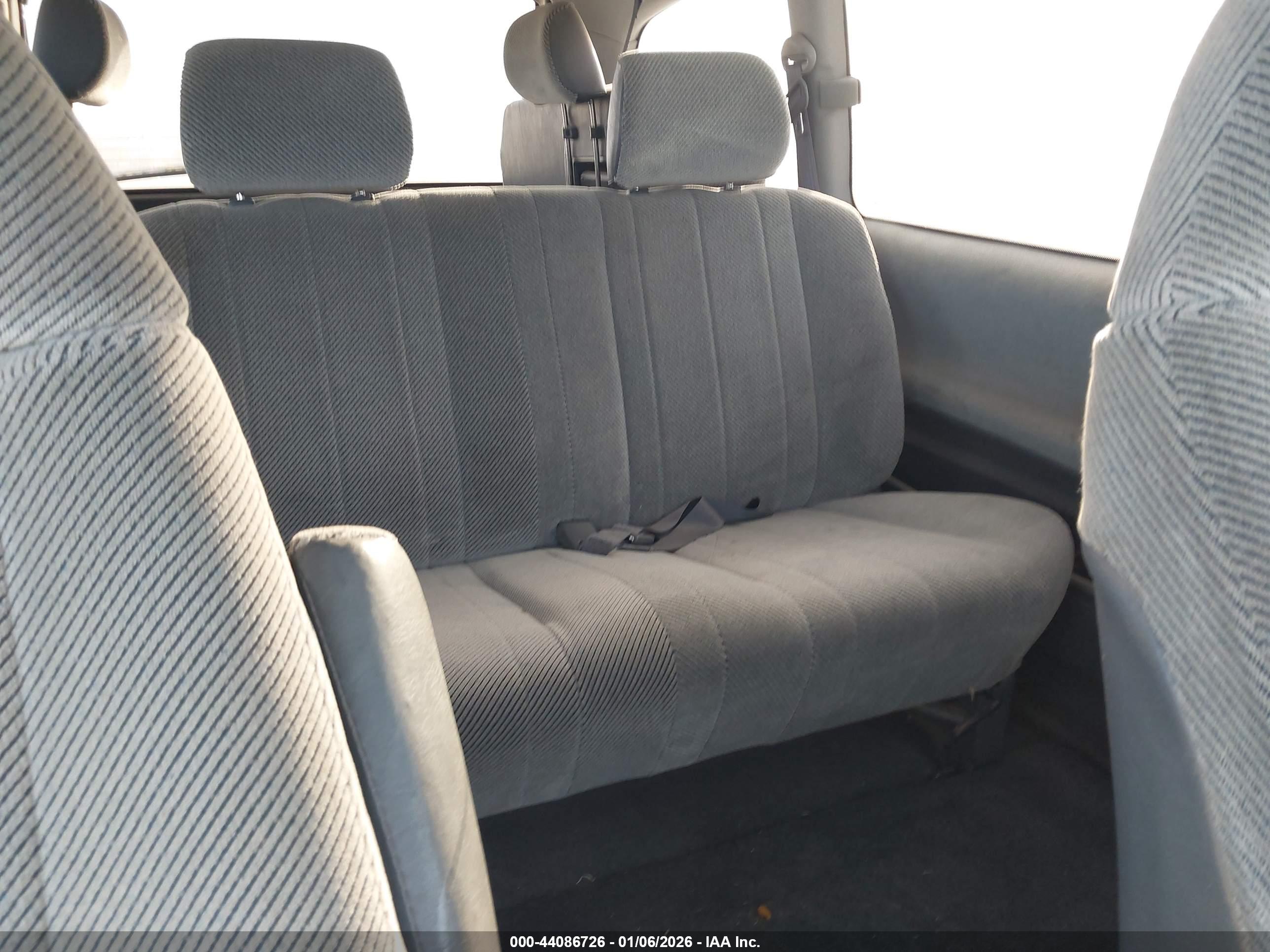 TOYOTA PREVIA image 8