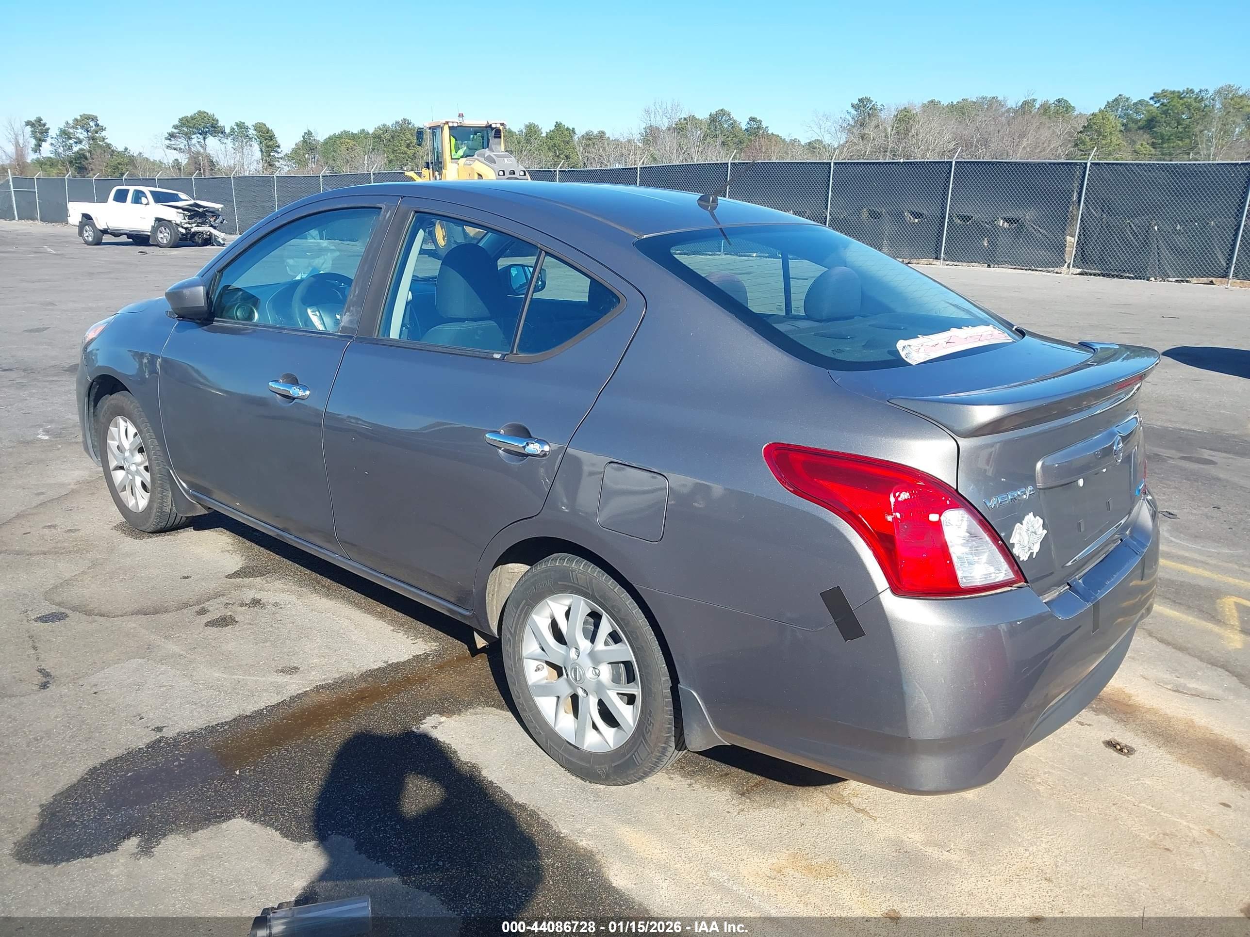NISSAN VERSA image 3