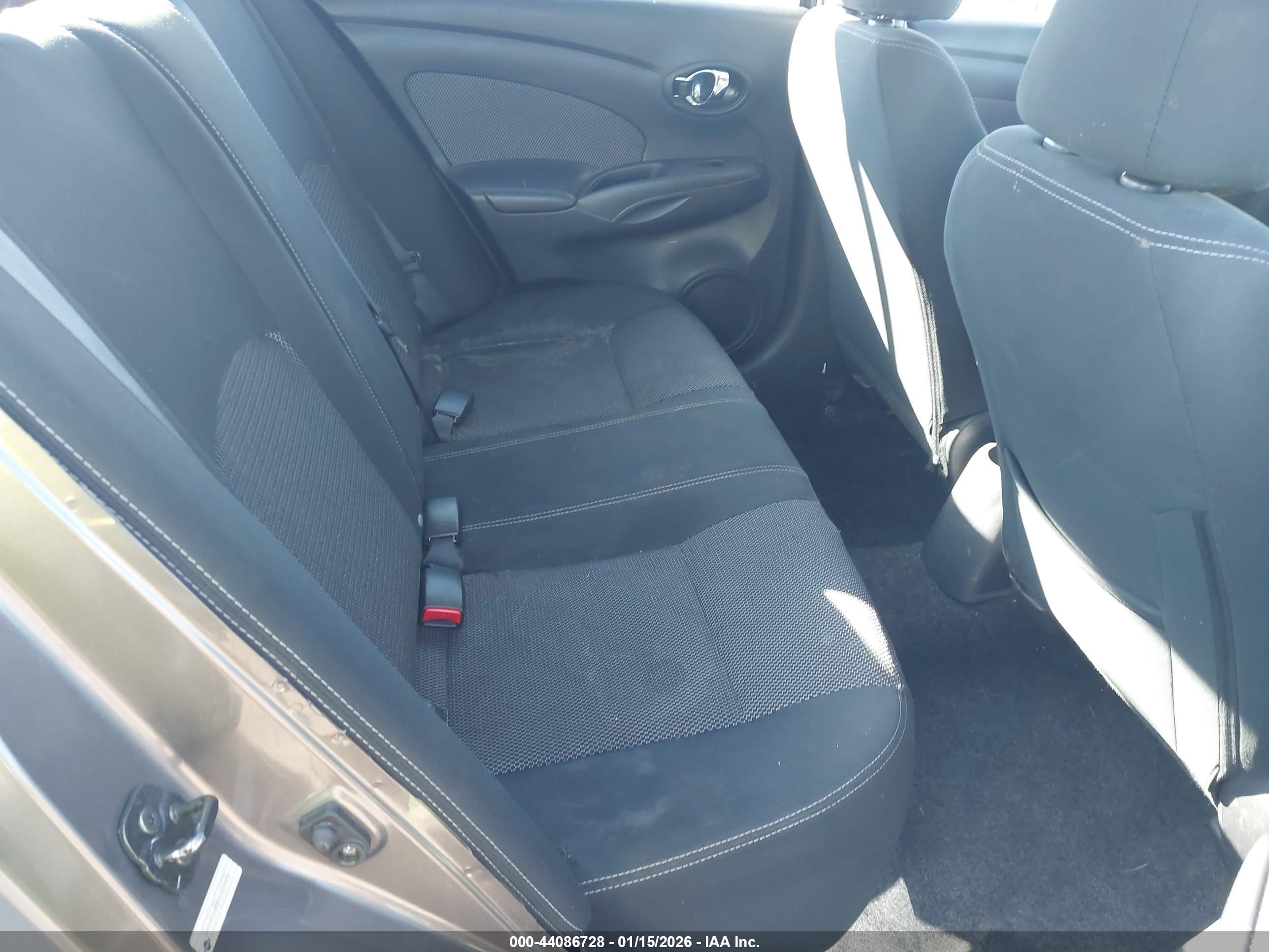 NISSAN VERSA image 8