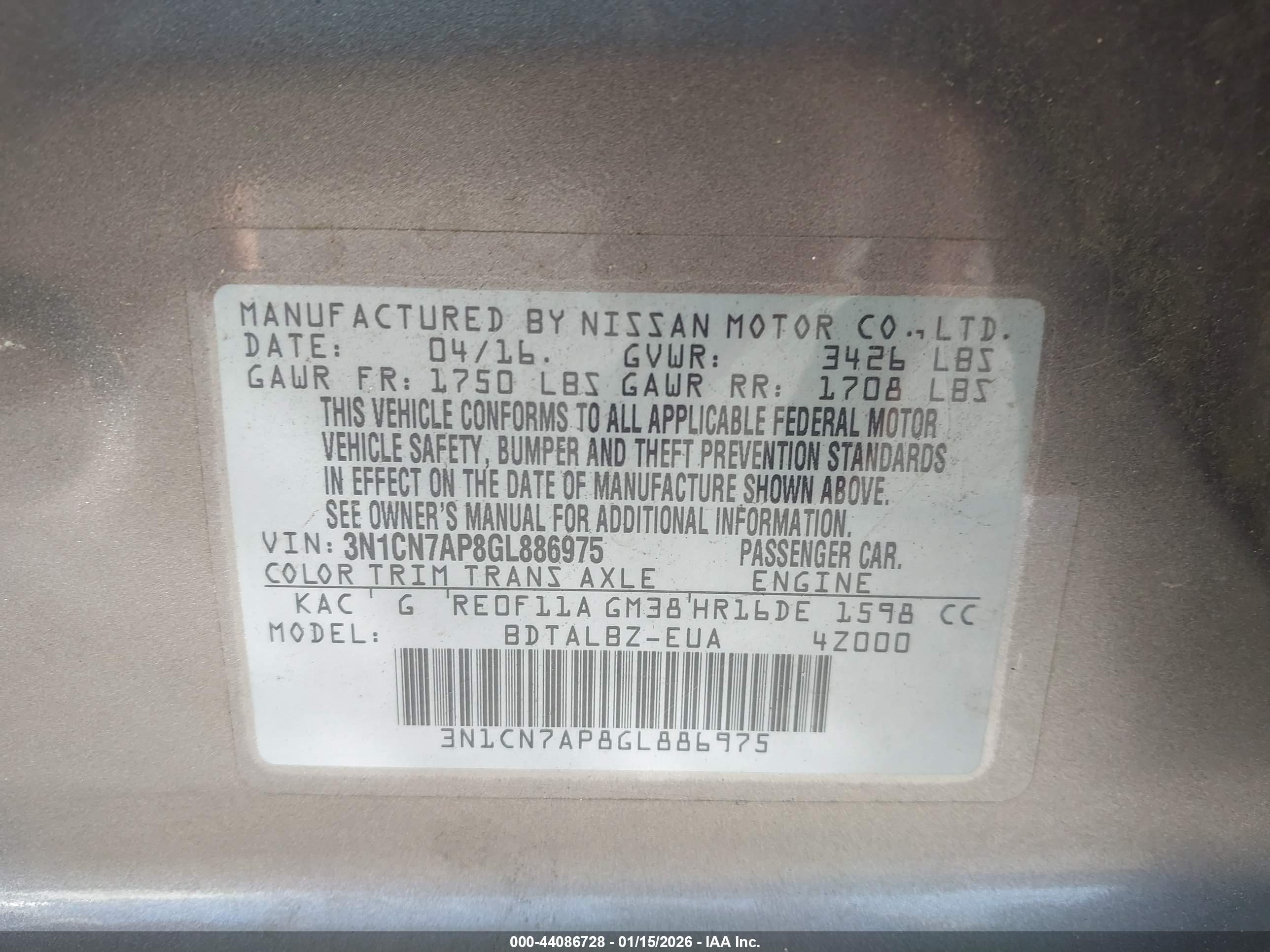 NISSAN VERSA image 9
