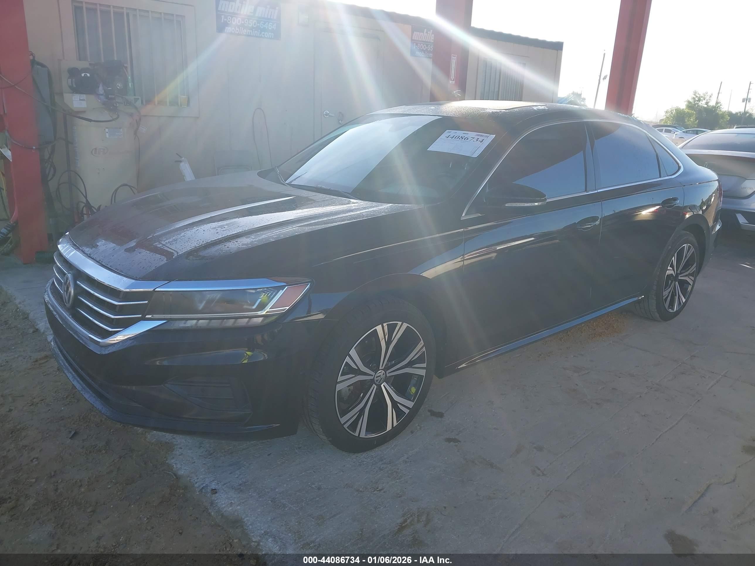 VOLKSWAGEN PASSAT image 2