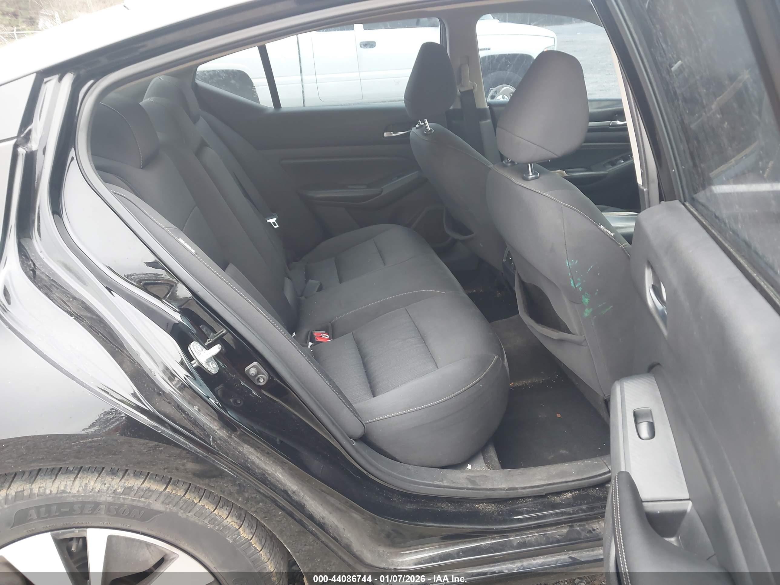 NISSAN ALTIMA image 8
