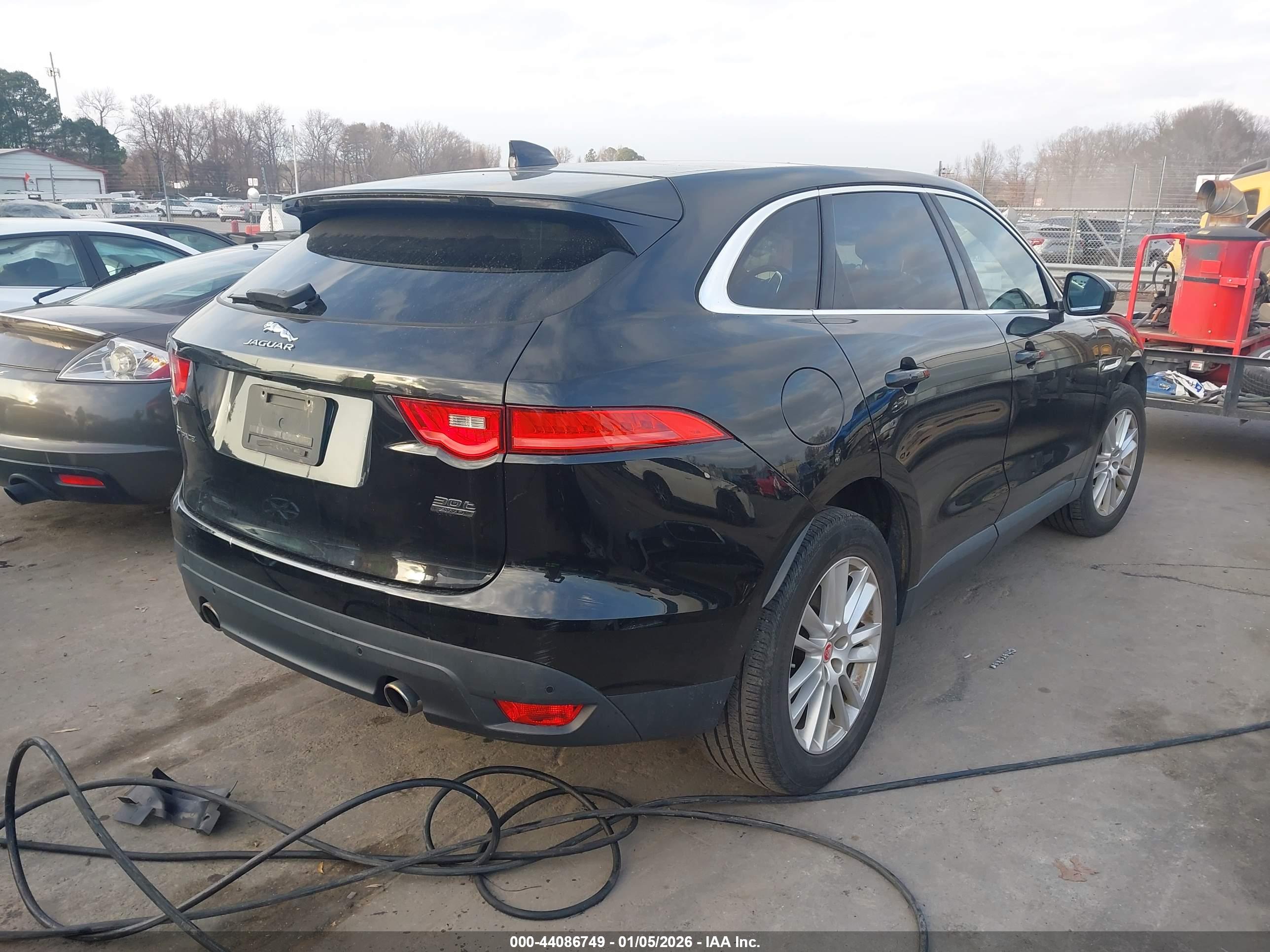 JAGUAR F-PACE image 4