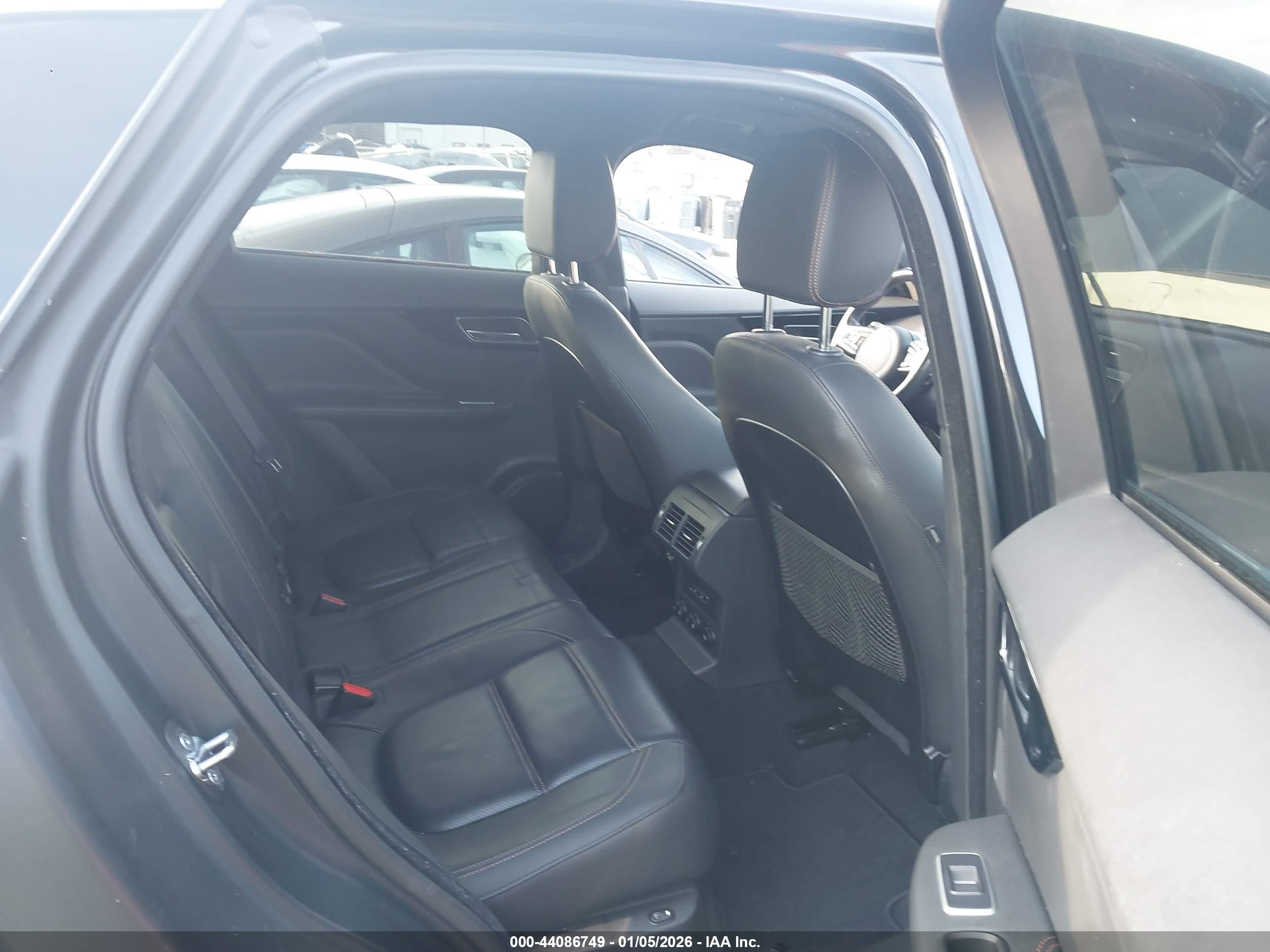 JAGUAR F-PACE image 8