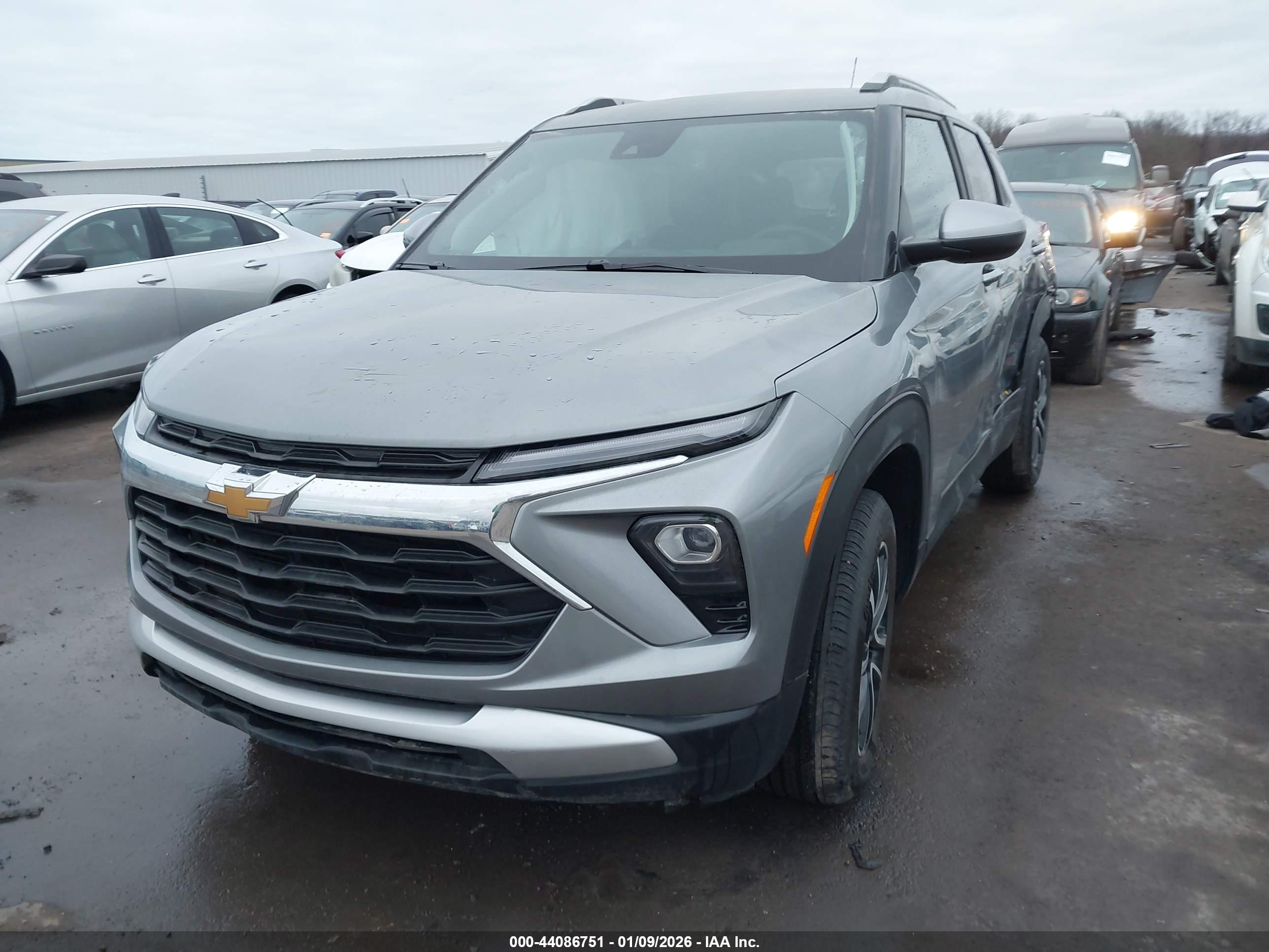 CHEVROLET TRAILBLAZER image 2