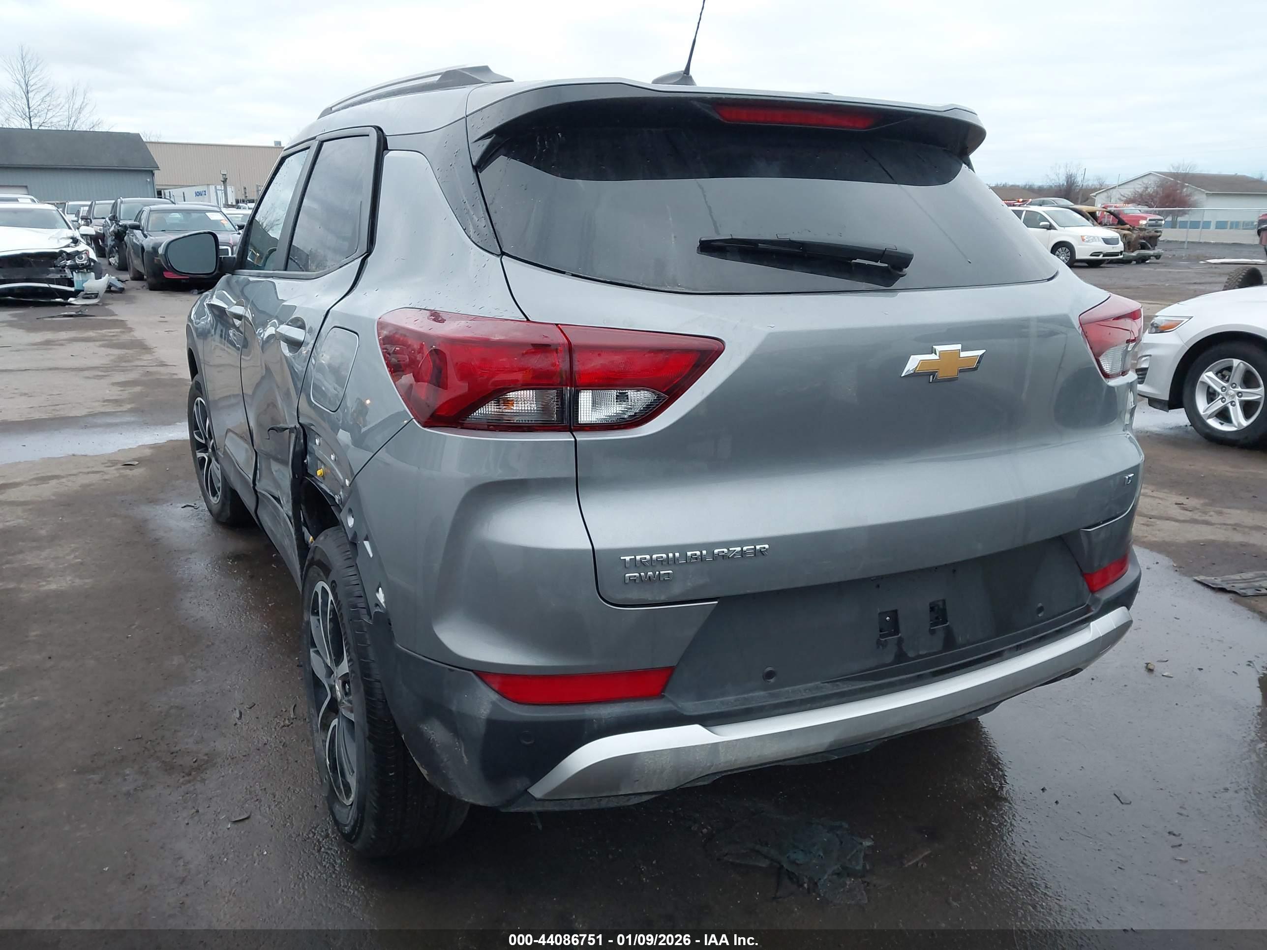 CHEVROLET TRAILBLAZER image 3