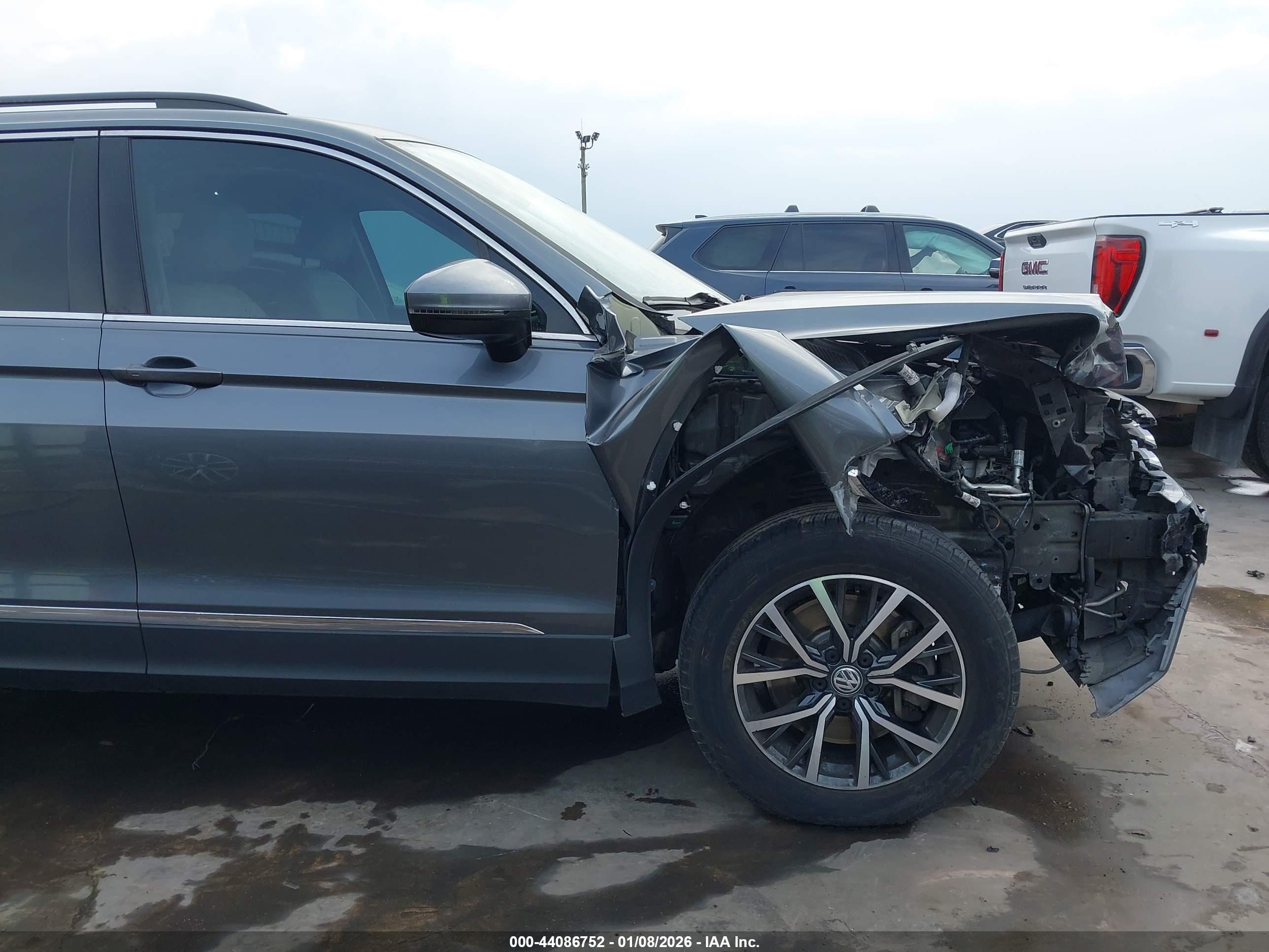 VOLKSWAGEN TIGUAN image 6