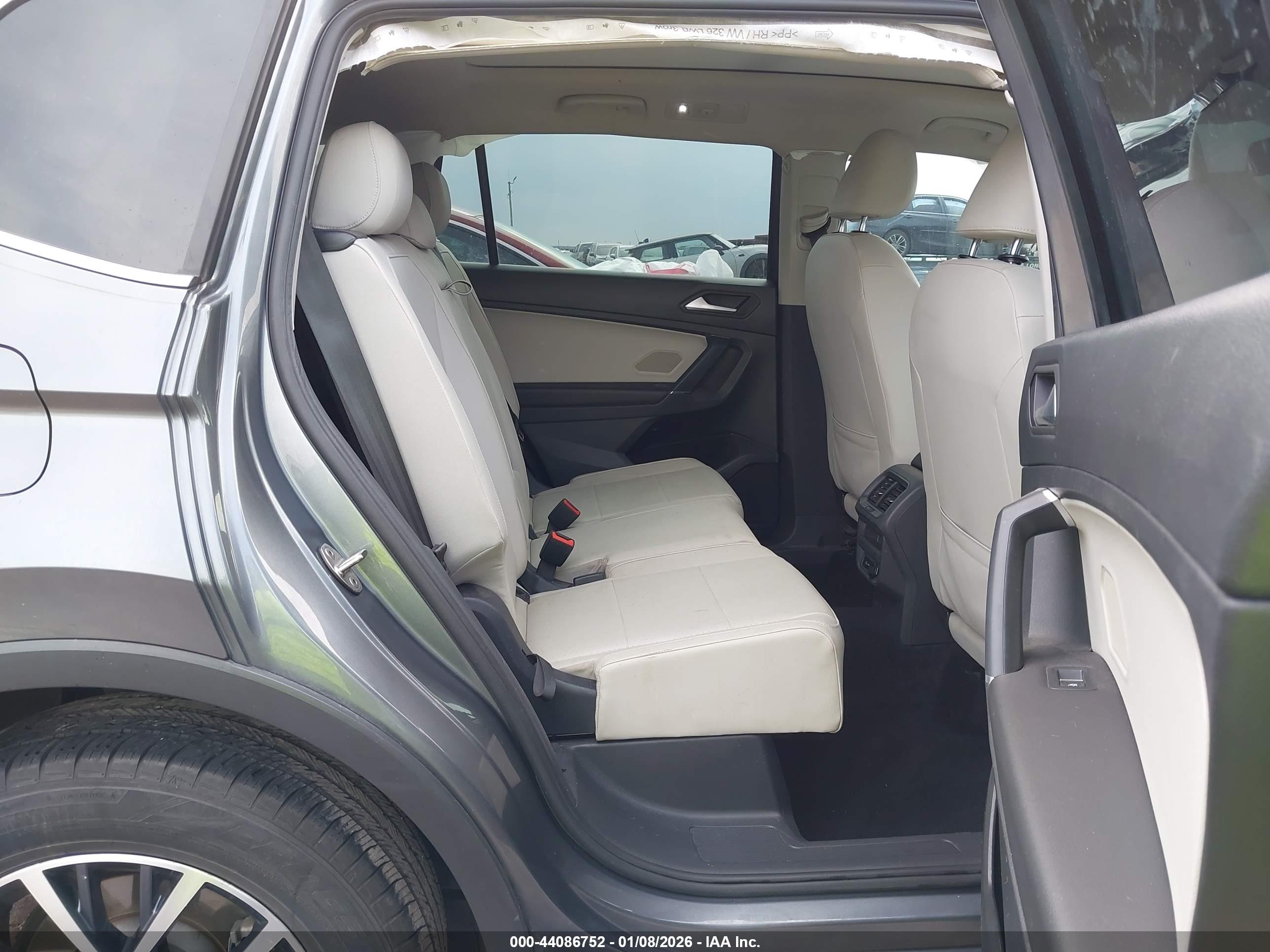 VOLKSWAGEN TIGUAN image 8