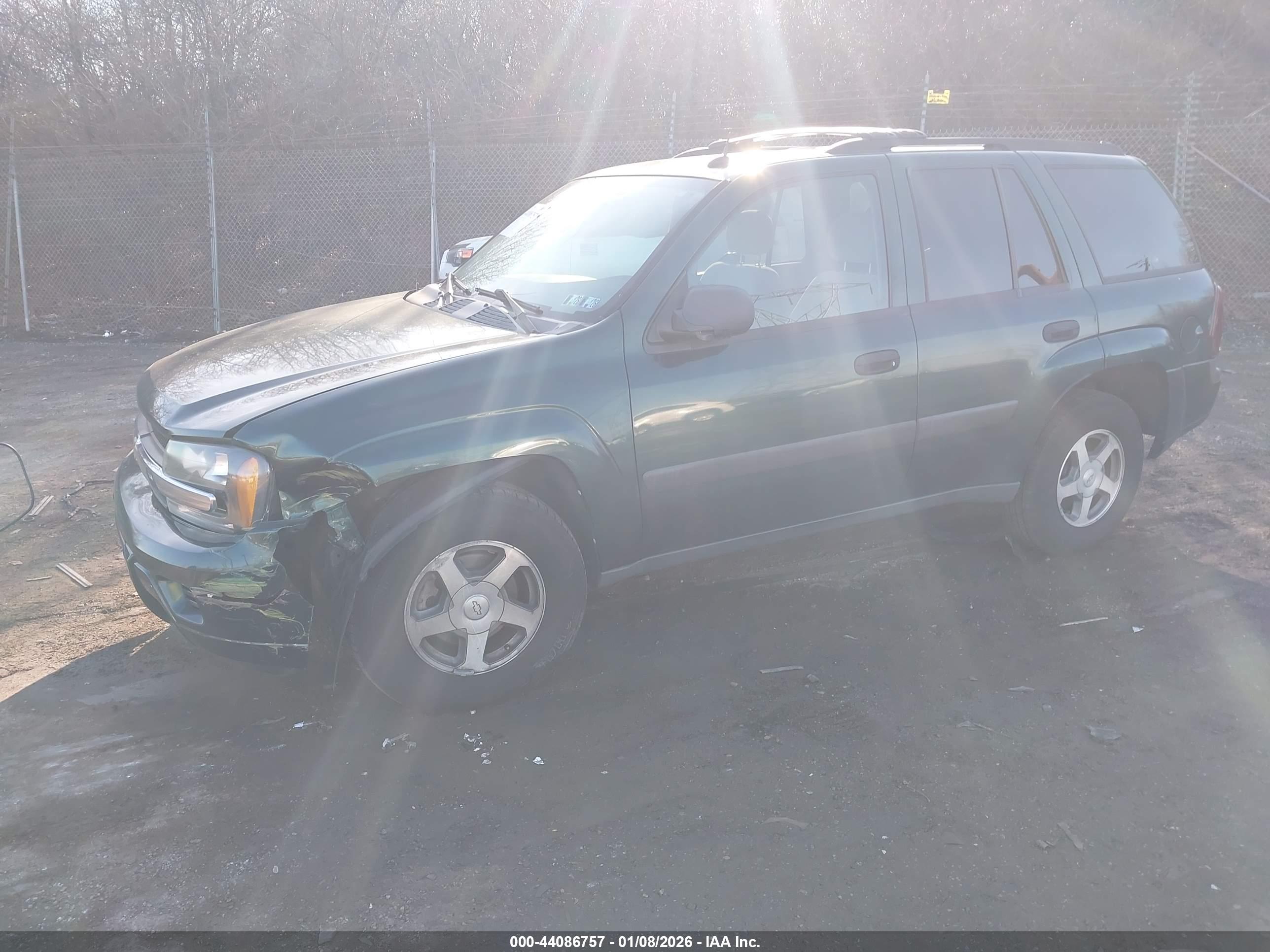 CHEVROLET TRAILBLAZER image 2