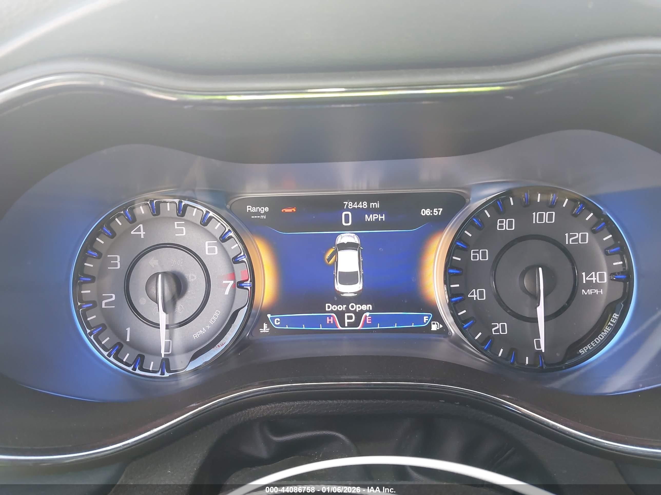 CHRYSLER 200 image 7