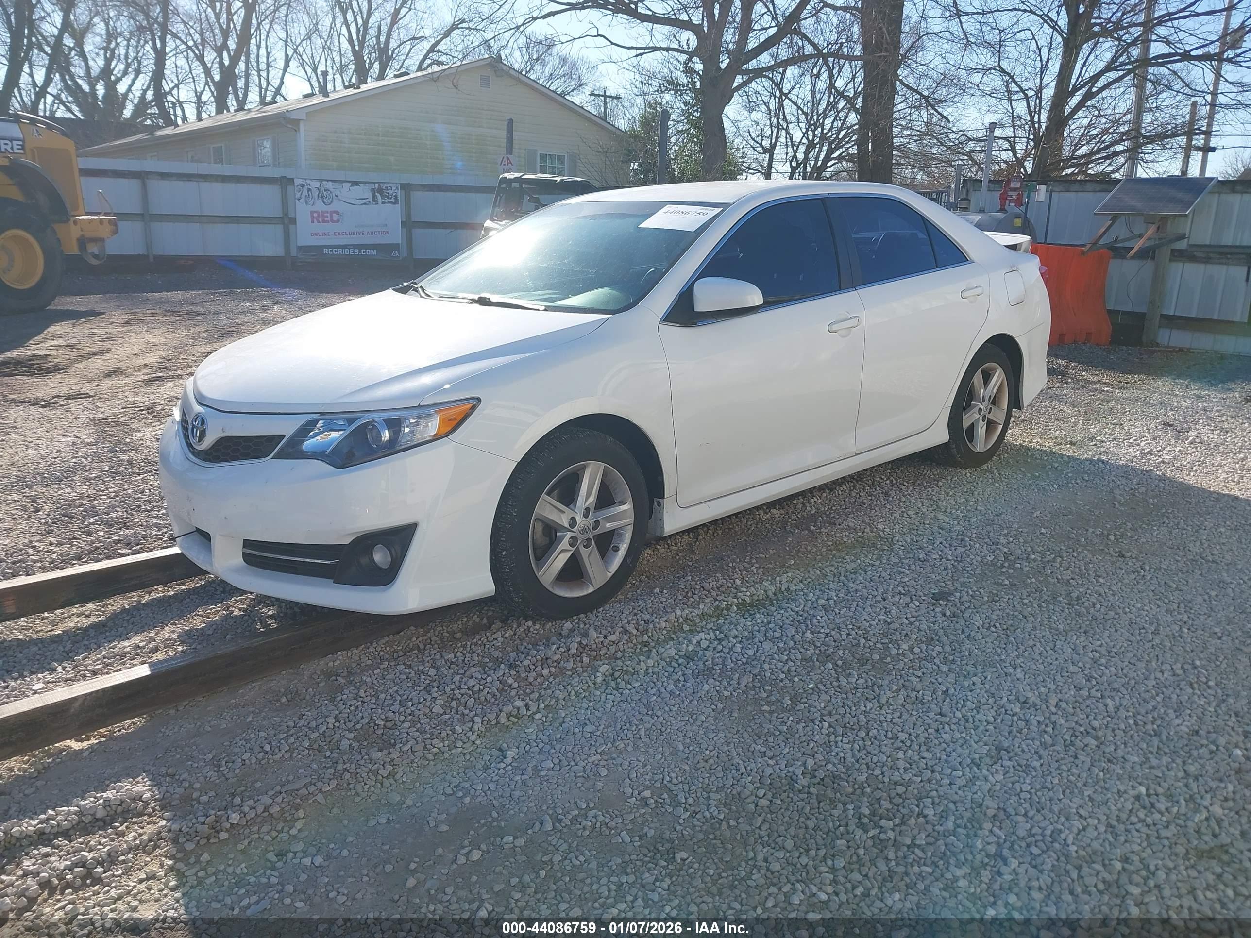 TOYOTA CAMRY image 2