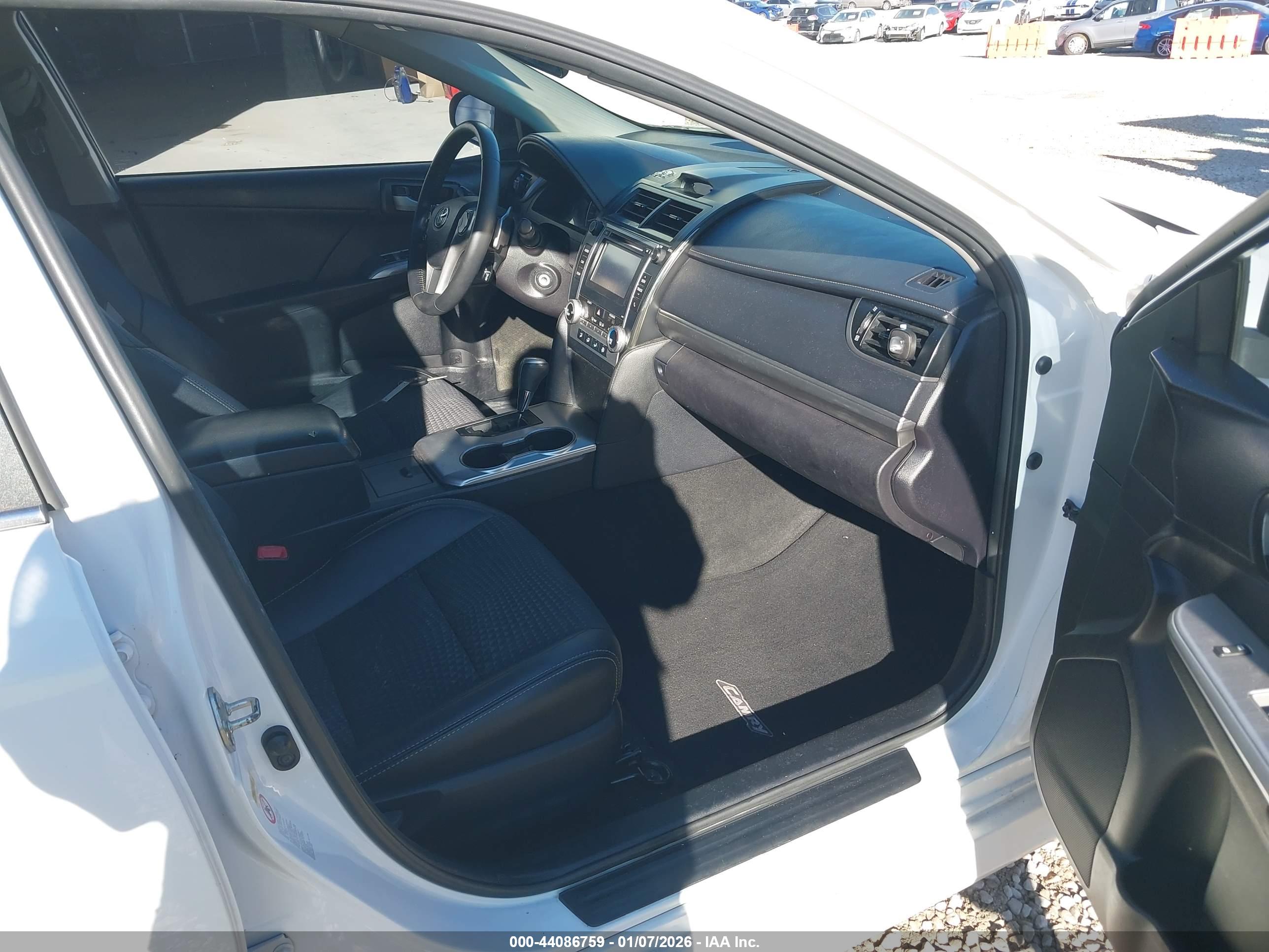 TOYOTA CAMRY image 5