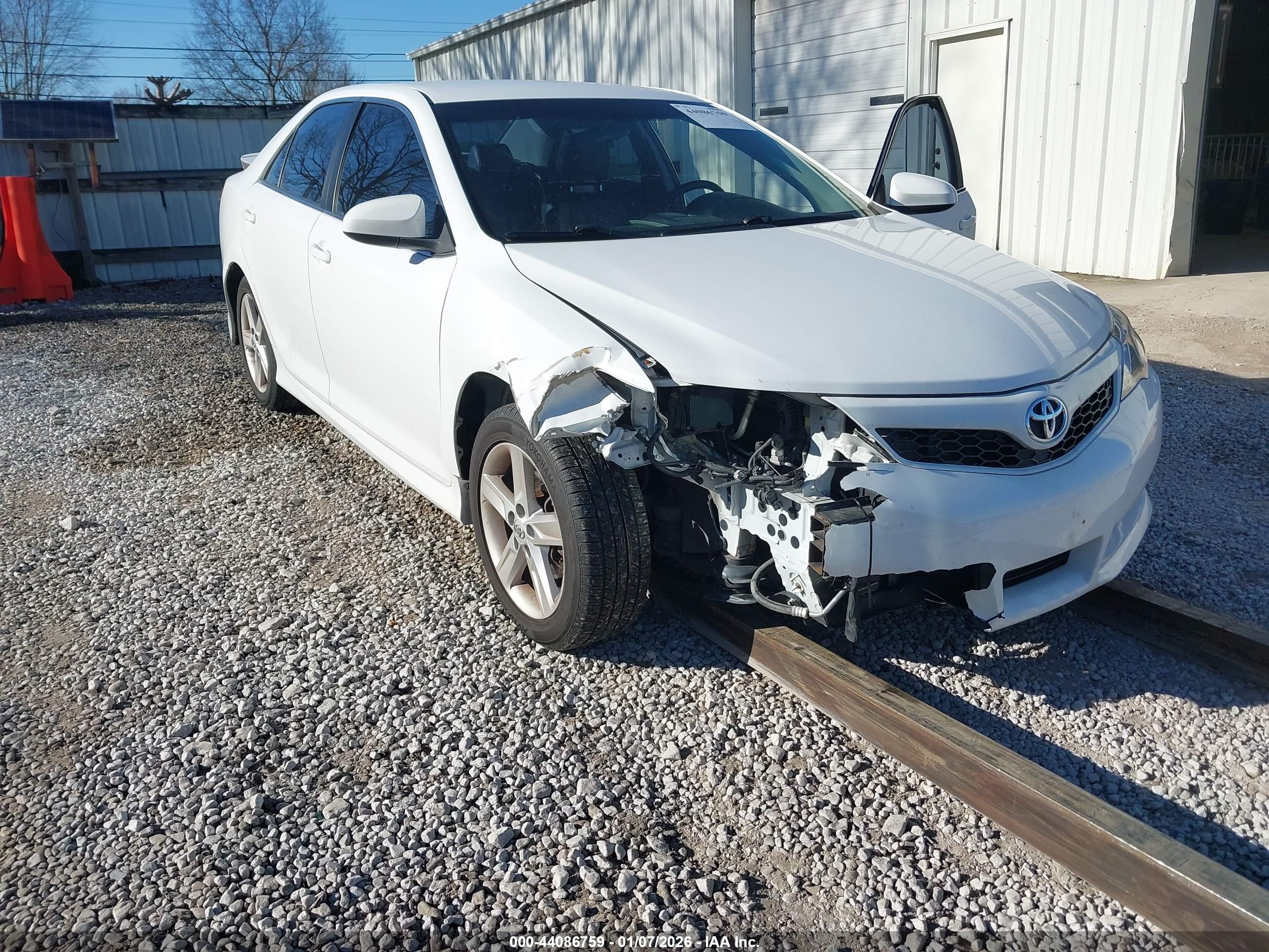 TOYOTA CAMRY image 6