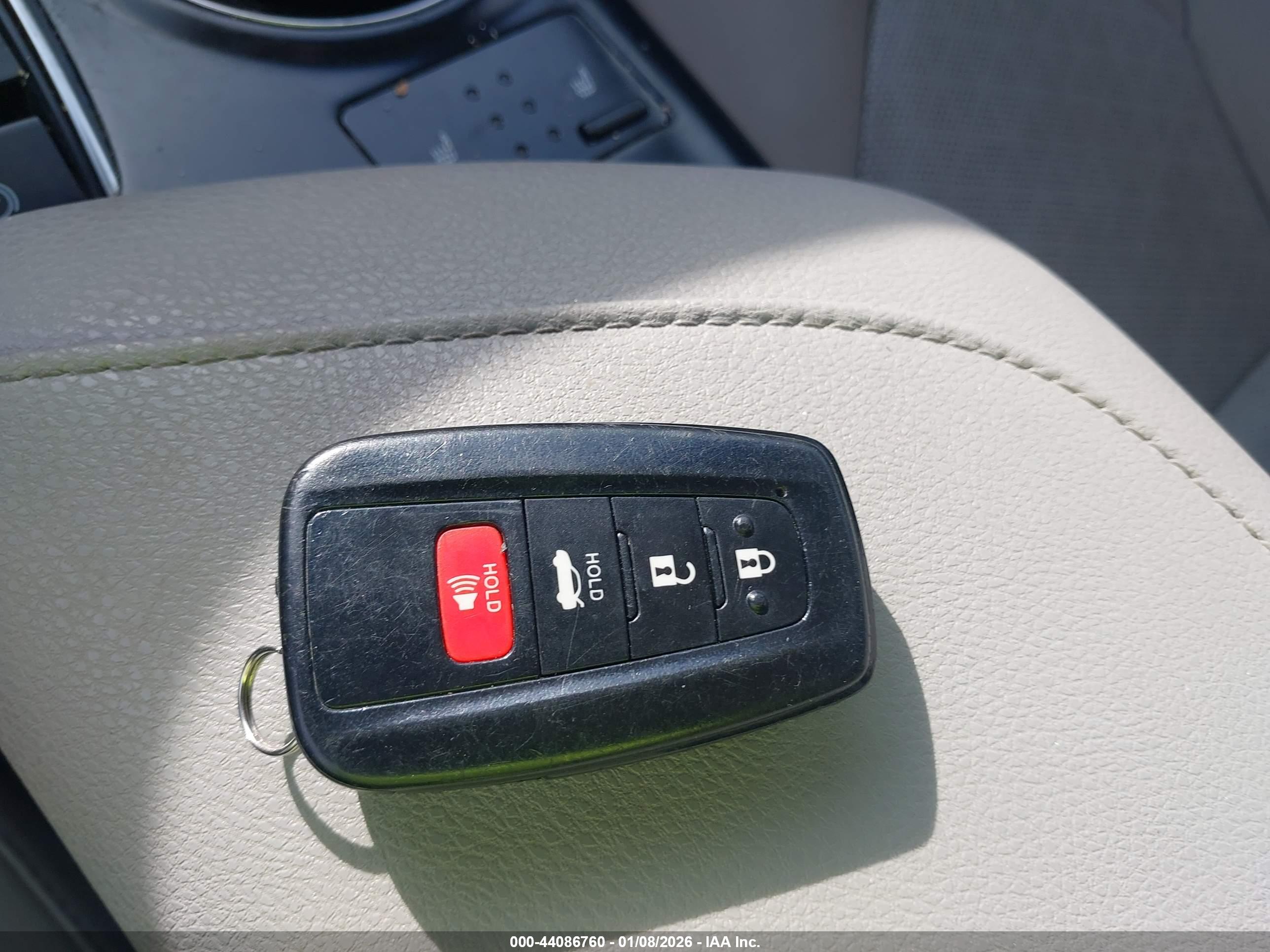 TOYOTA CAMRY image 11