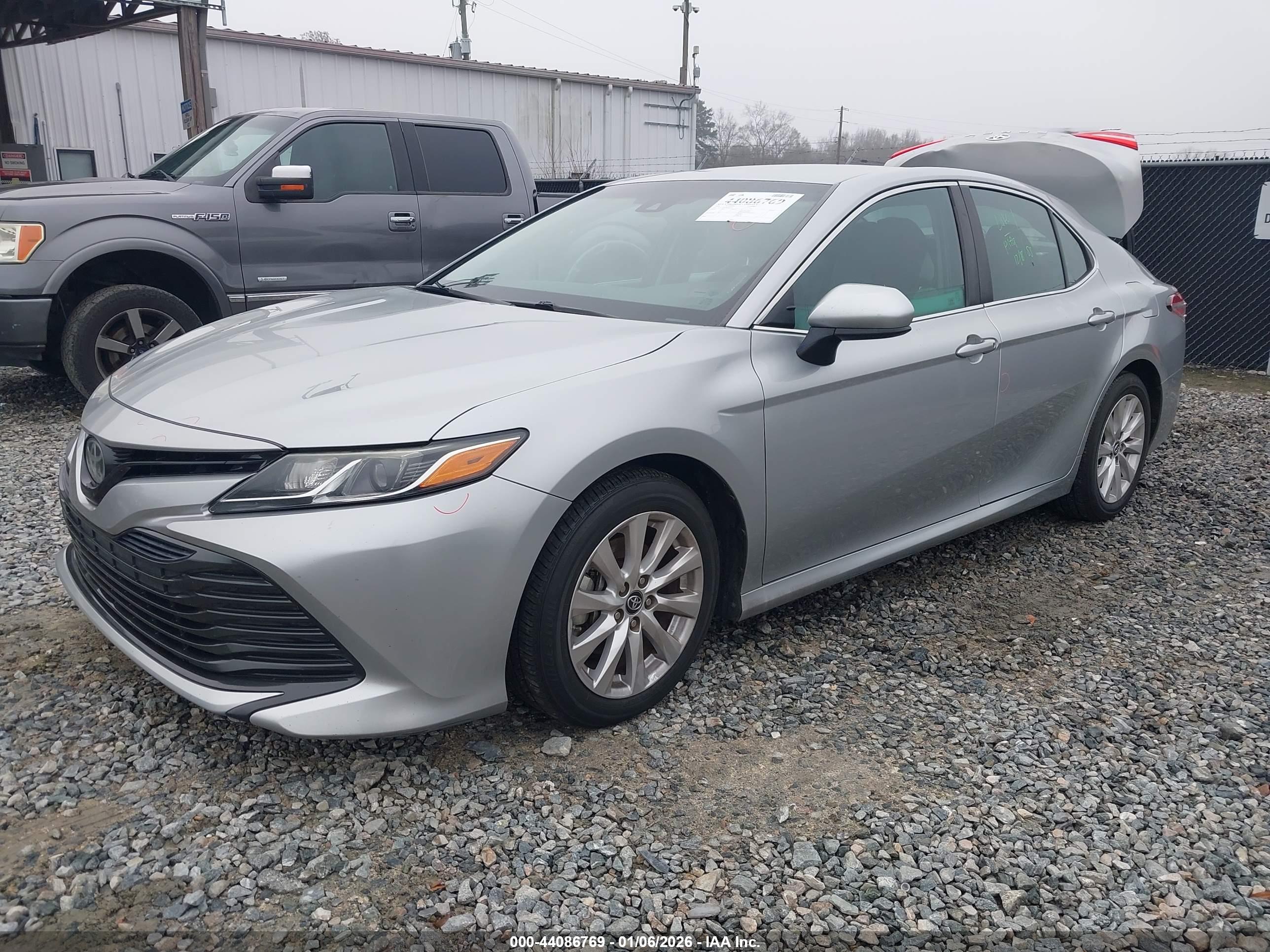 TOYOTA CAMRY image 2