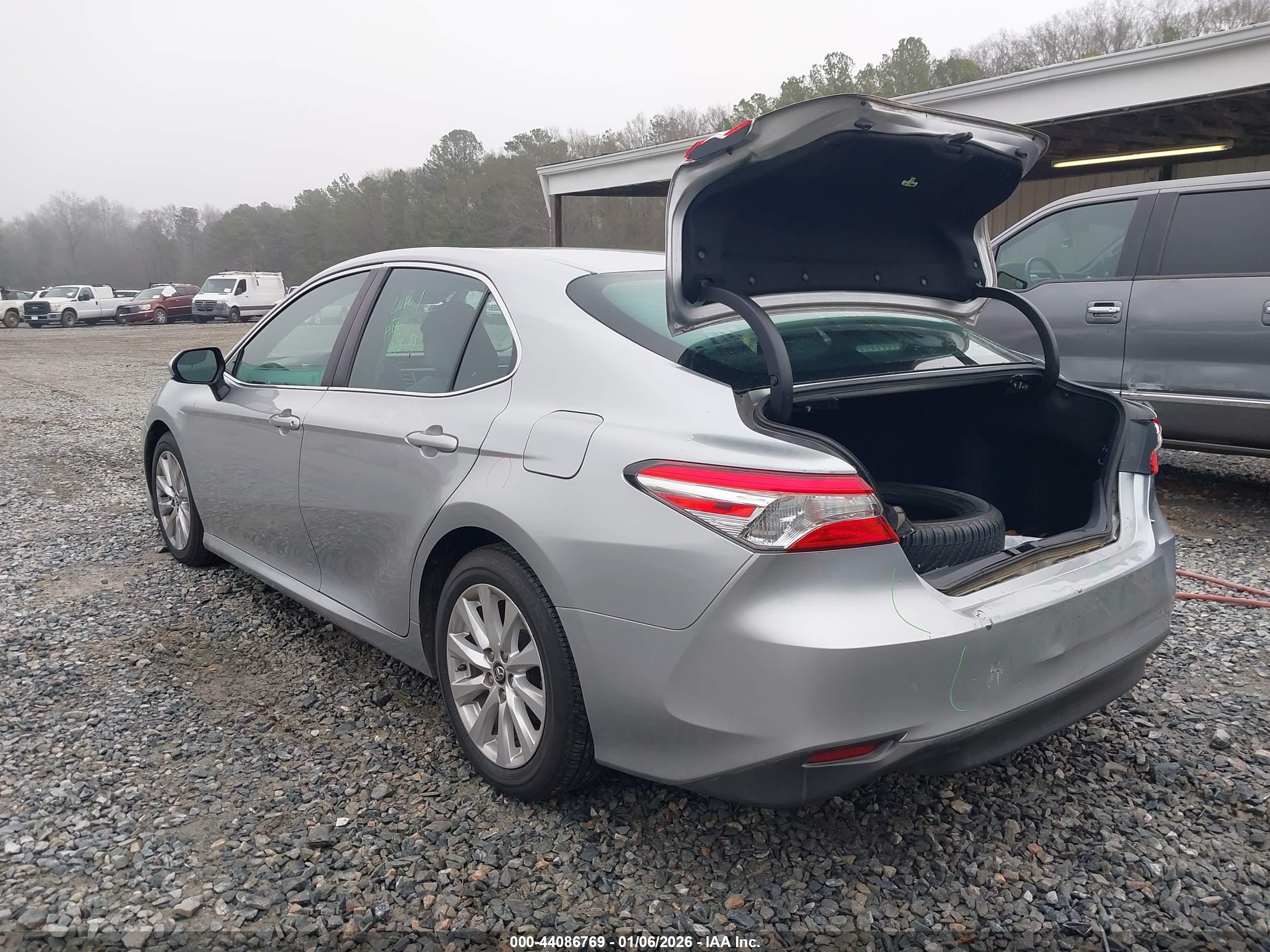 TOYOTA CAMRY image 3