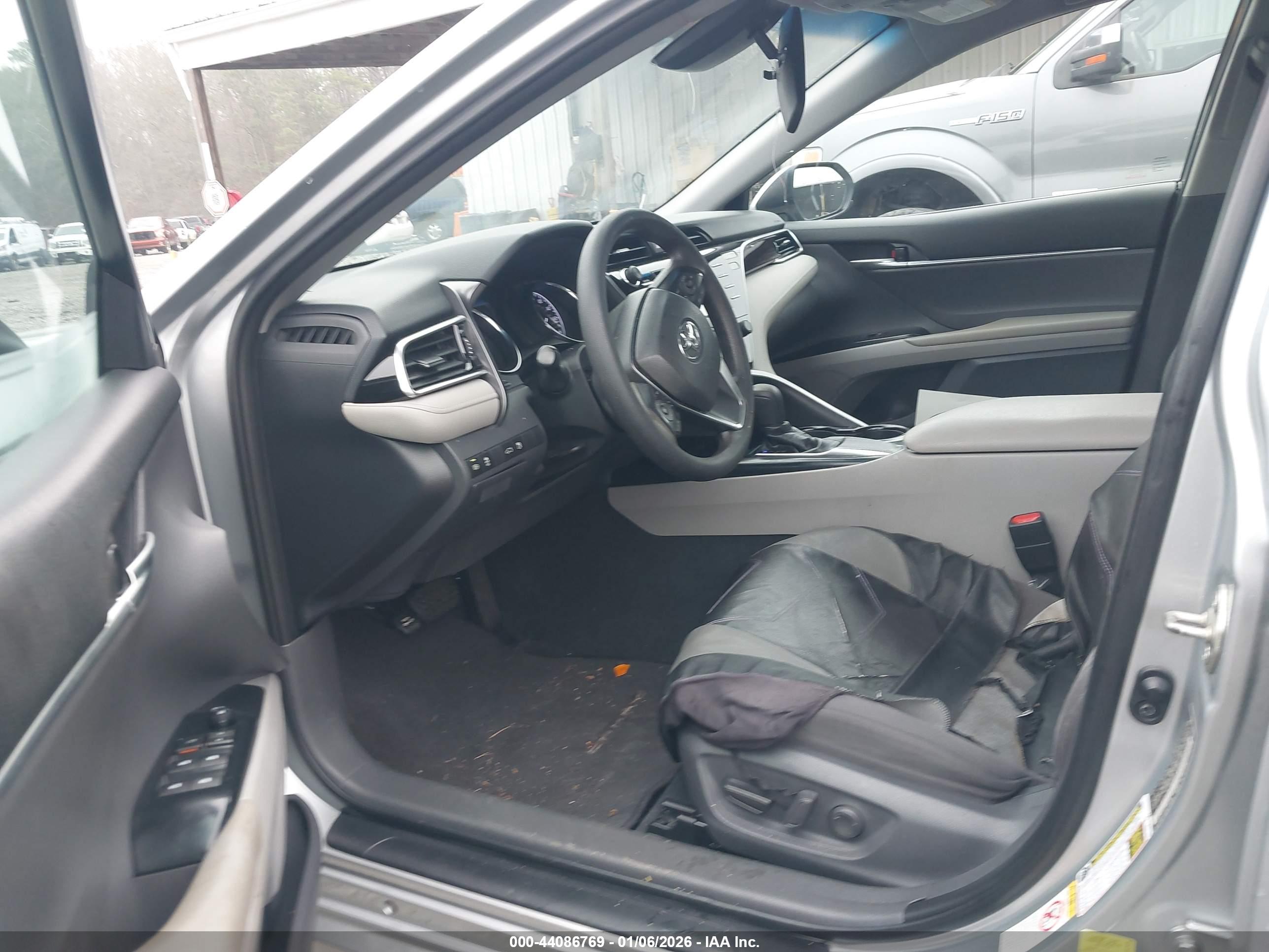 TOYOTA CAMRY image 5