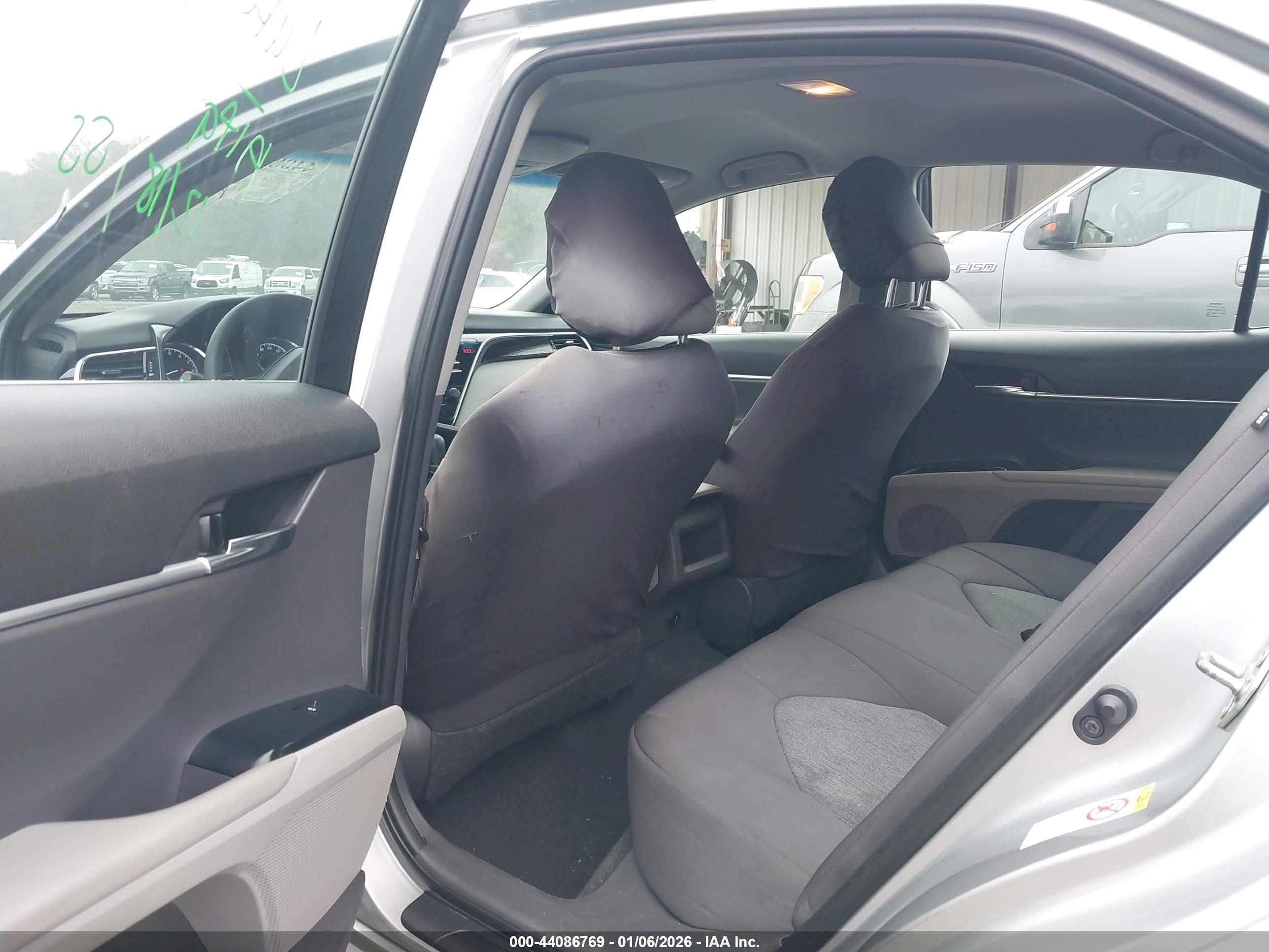 TOYOTA CAMRY image 8