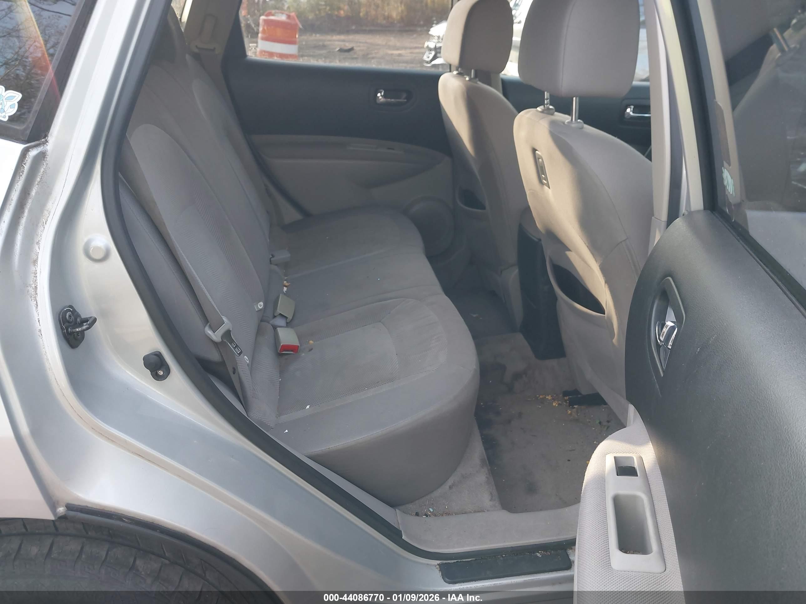 NISSAN ROGUE image 8