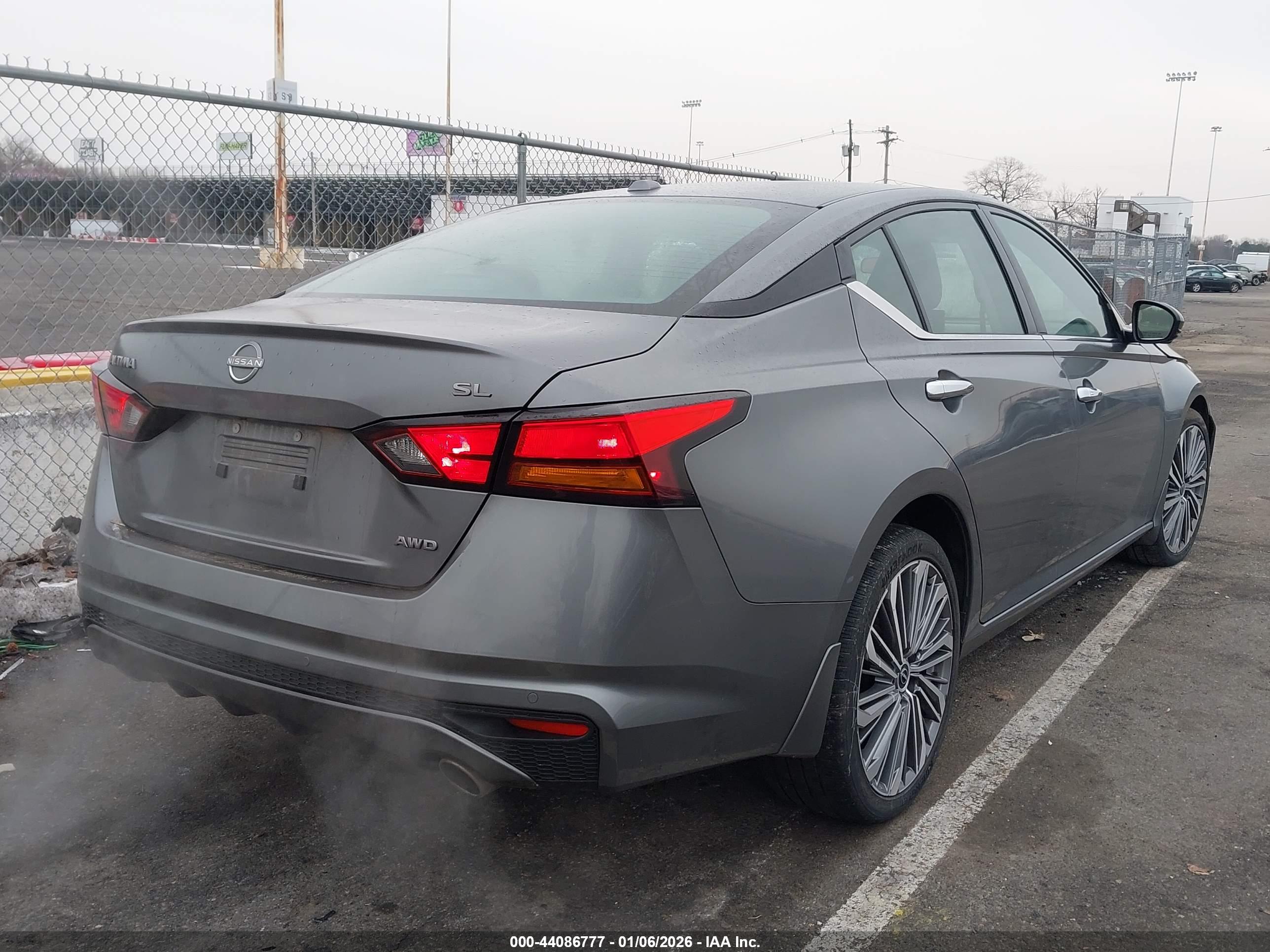 NISSAN ALTIMA image 4