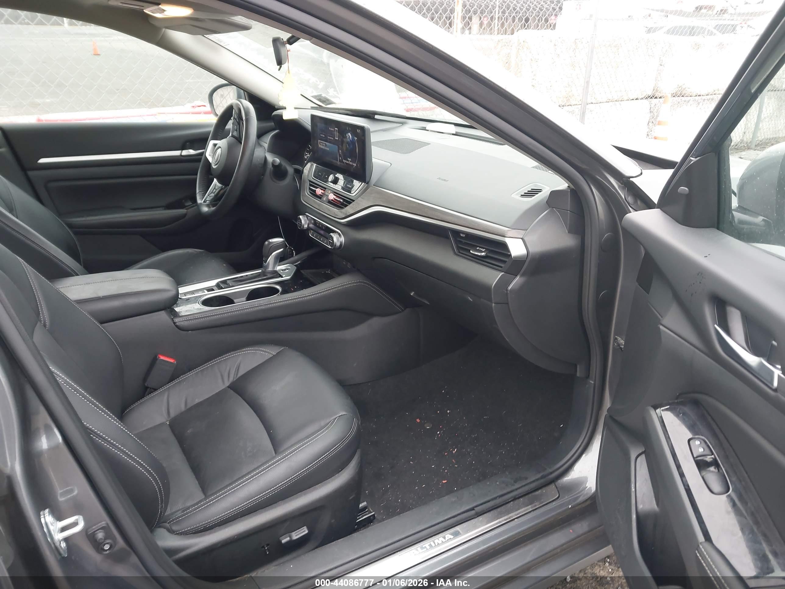 NISSAN ALTIMA image 5