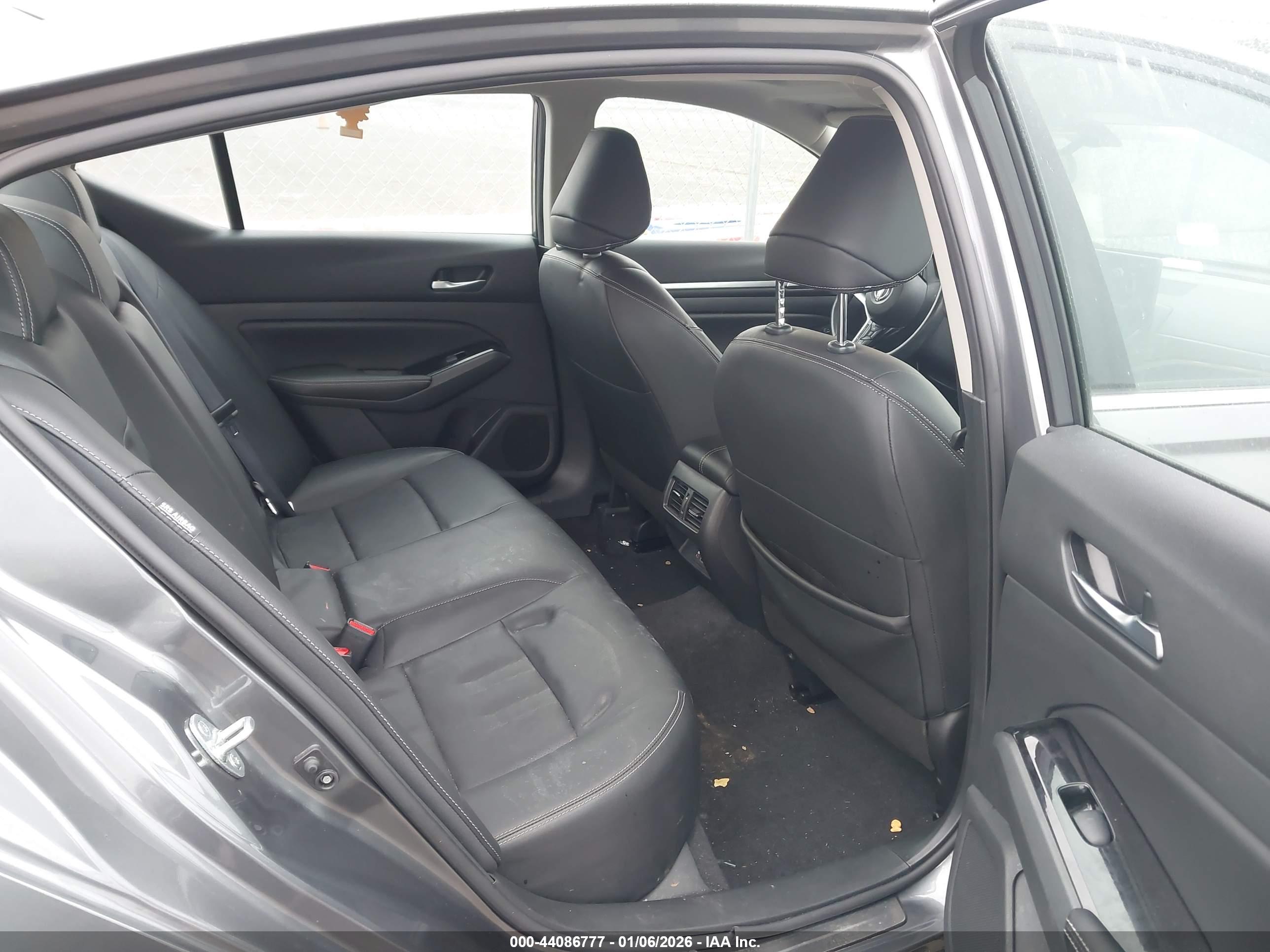 NISSAN ALTIMA image 8