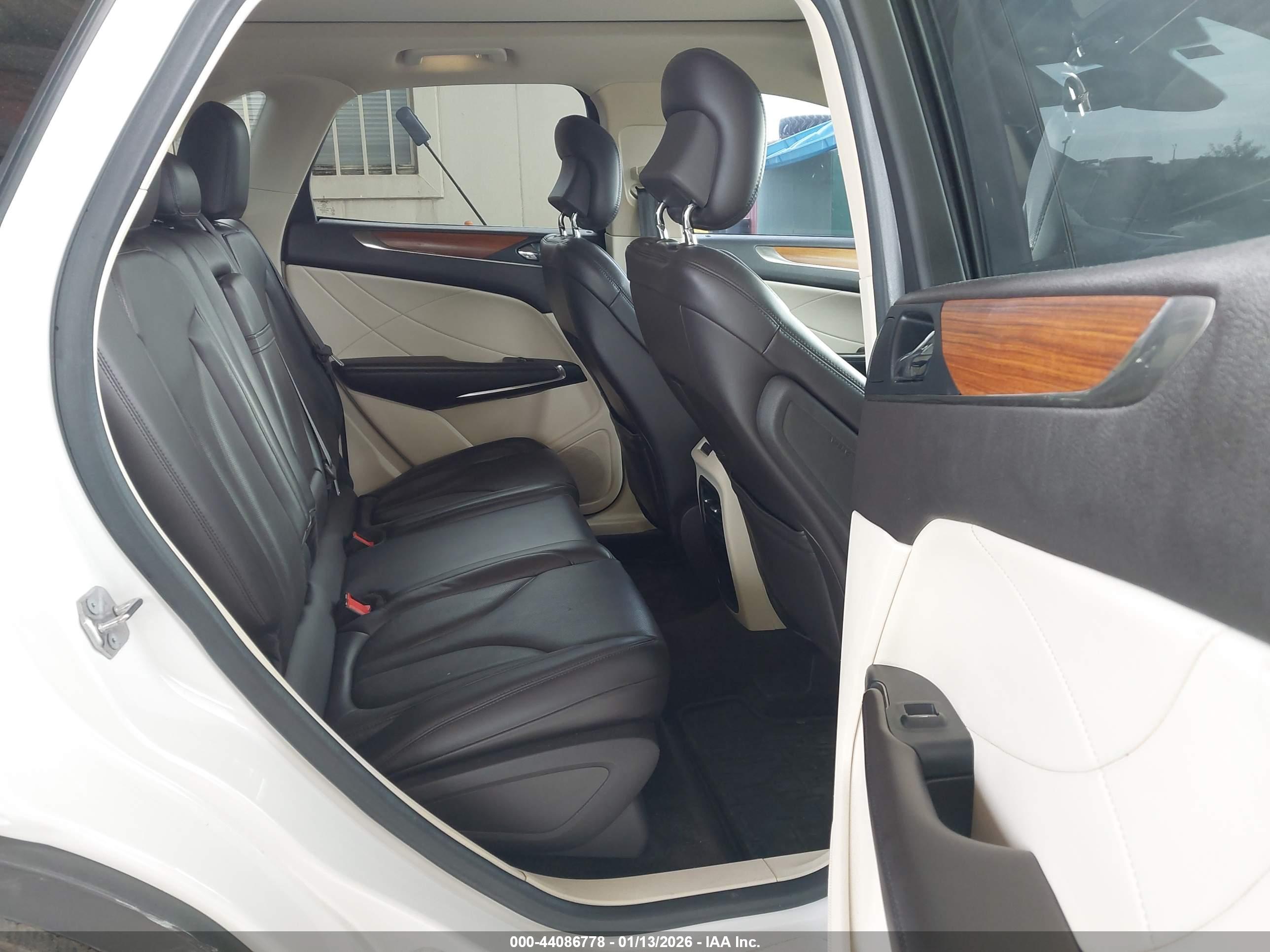 LINCOLN MKC image 8