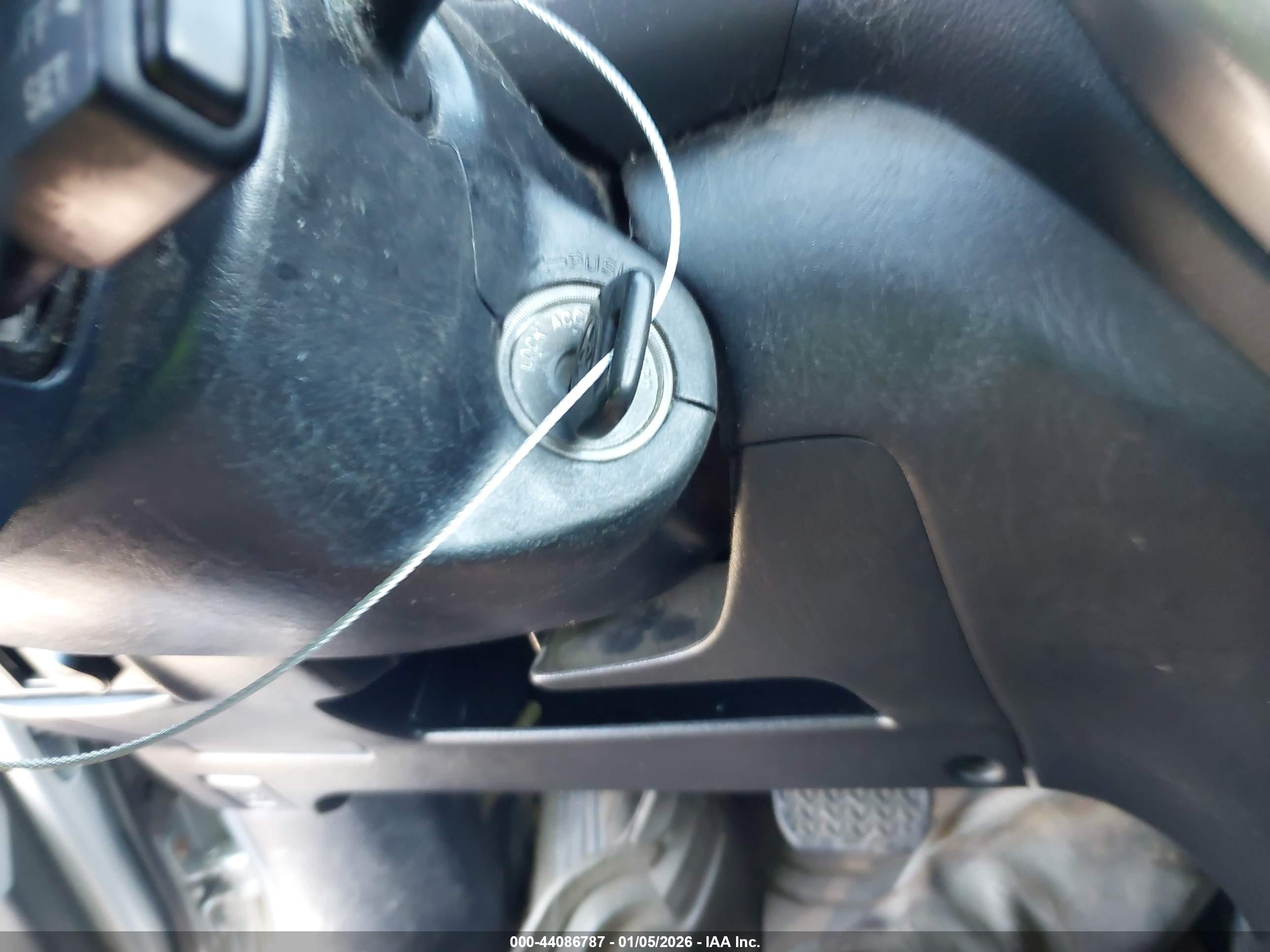 TOYOTA RAV4 image 11