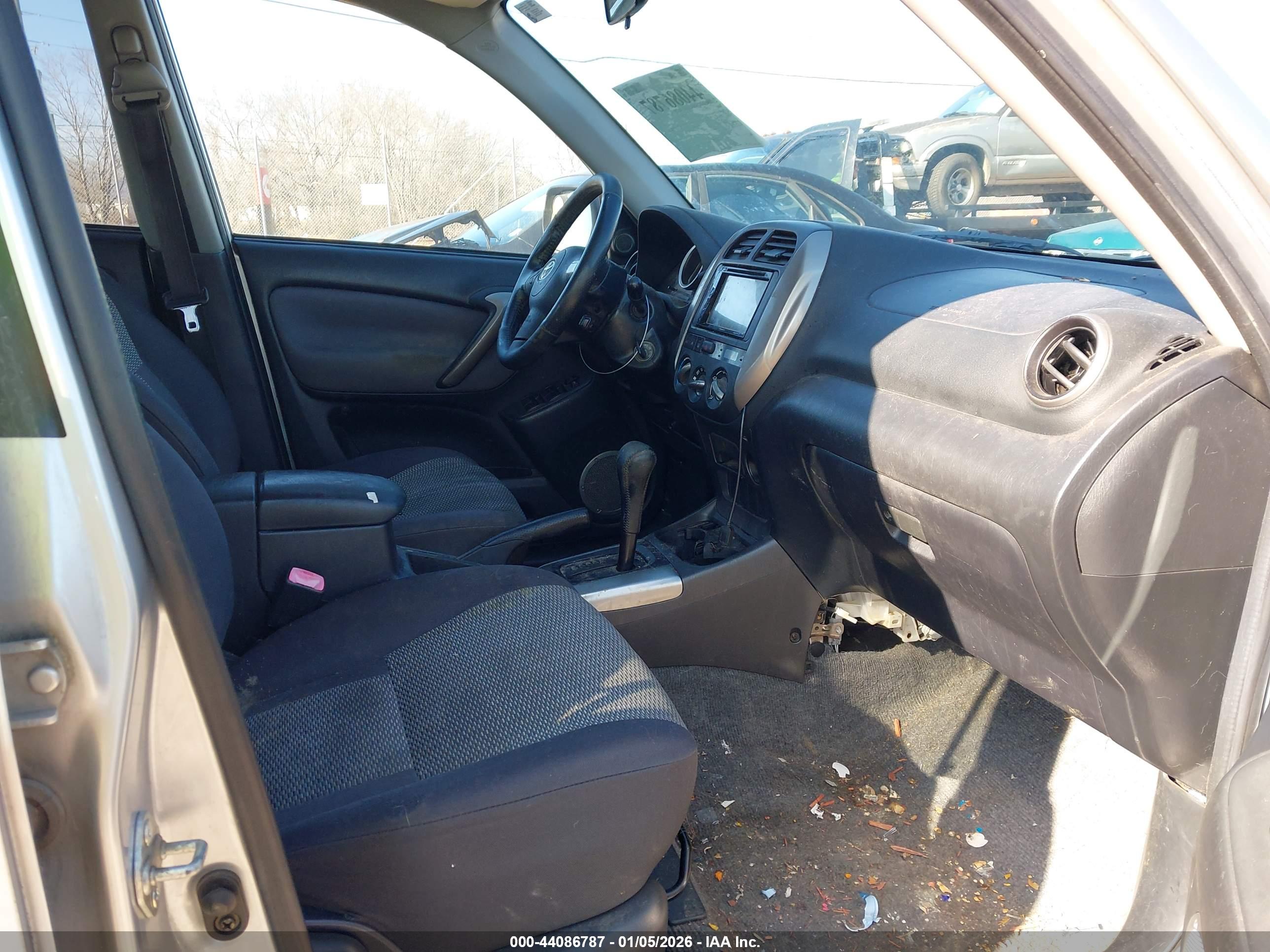 TOYOTA RAV4 image 5