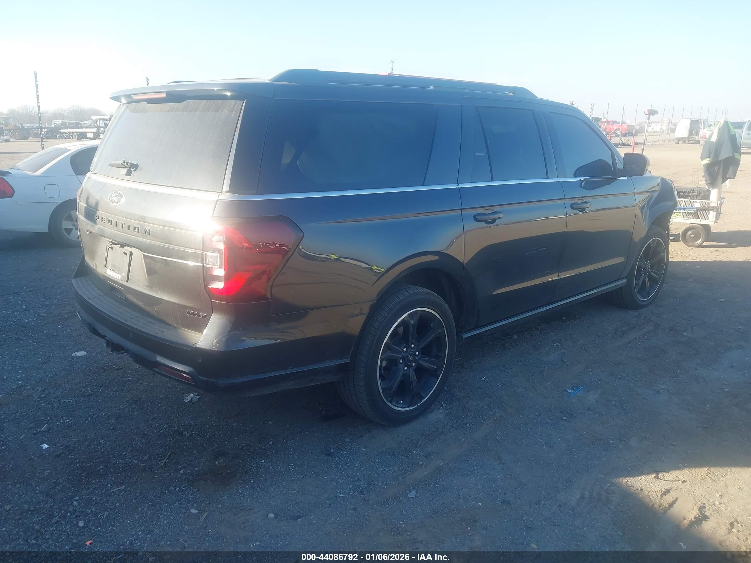 FORD EXPEDITION image 4