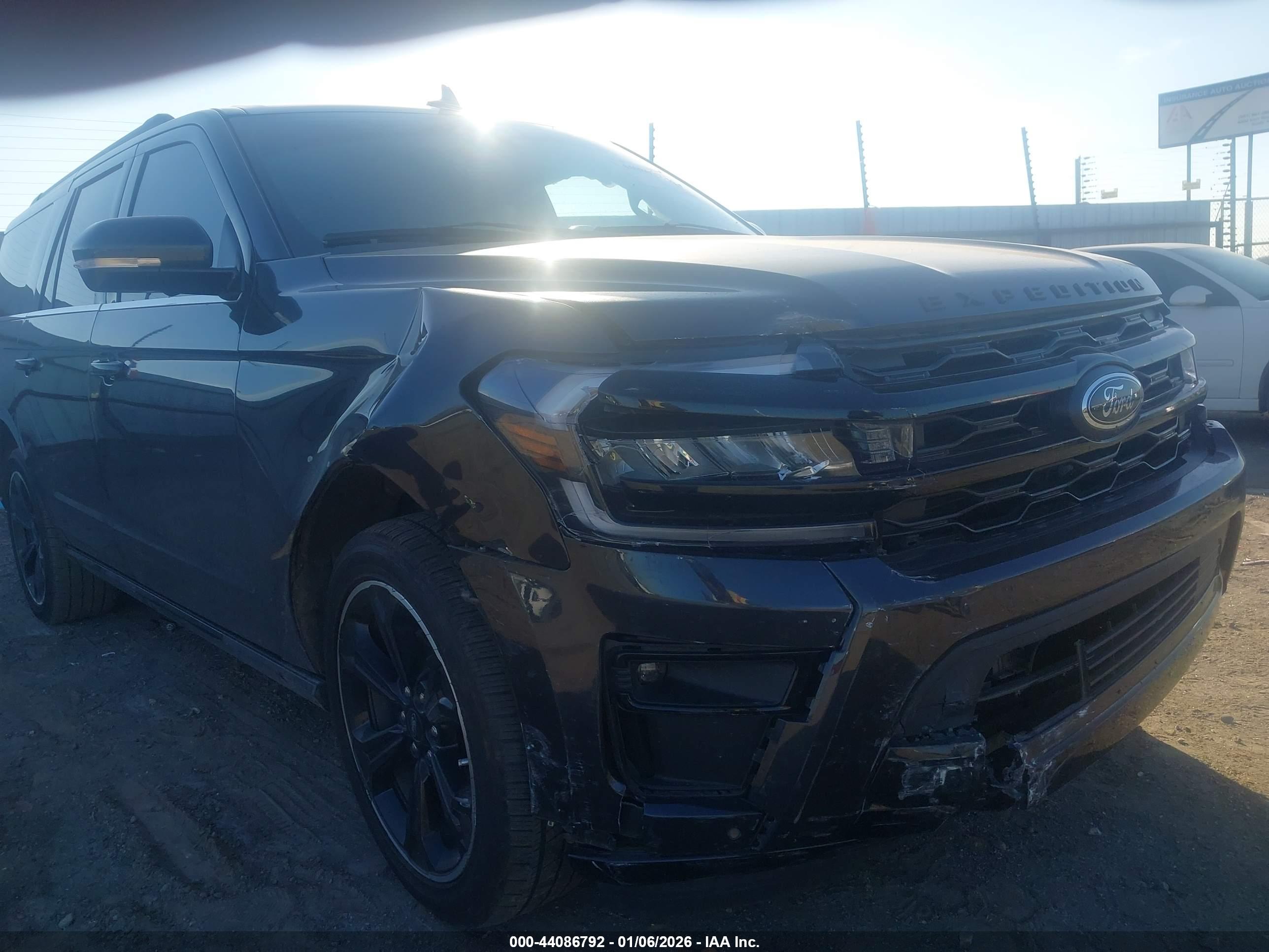 FORD EXPEDITION image 6