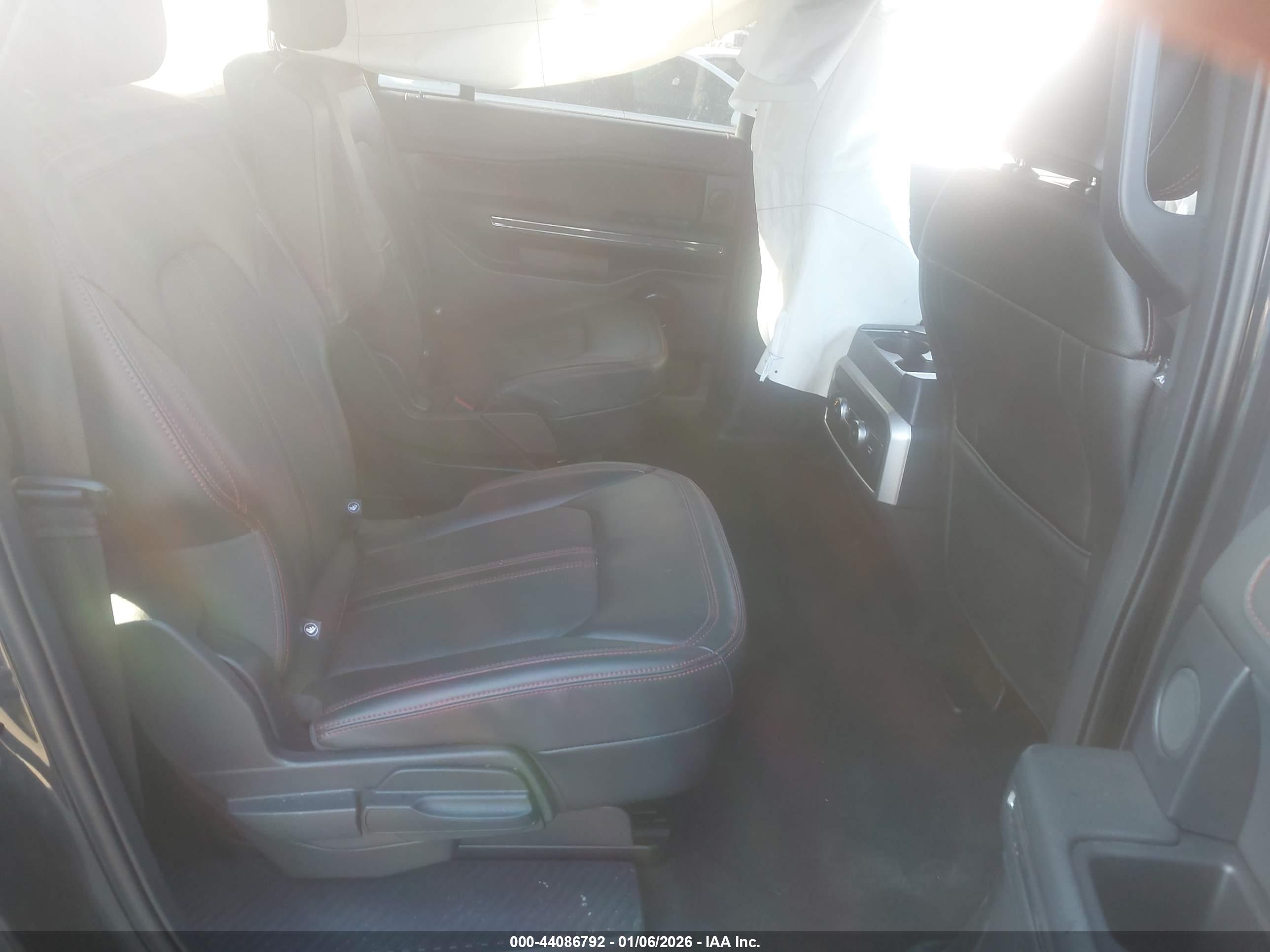 FORD EXPEDITION image 8
