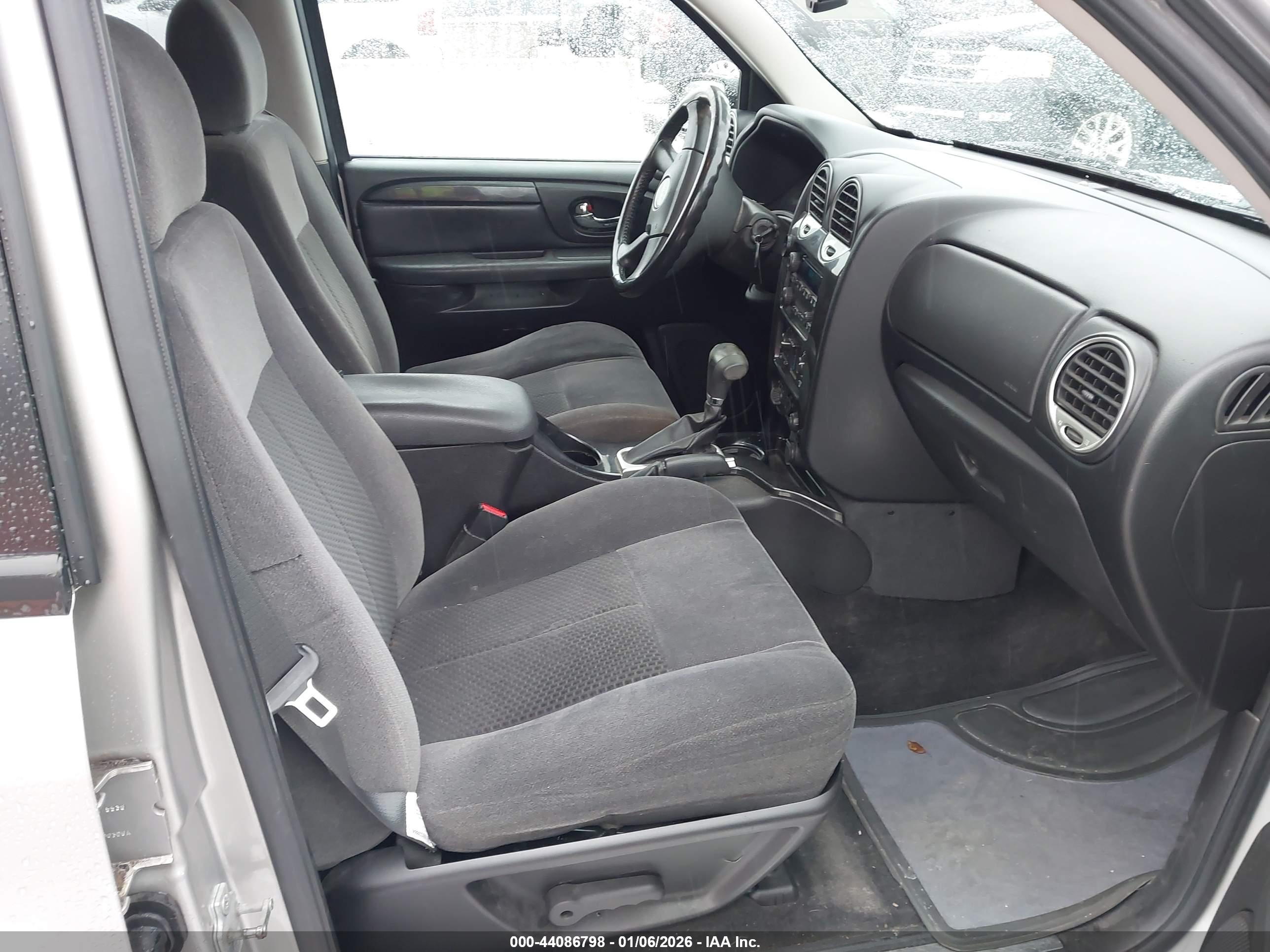 GMC ENVOY image 5
