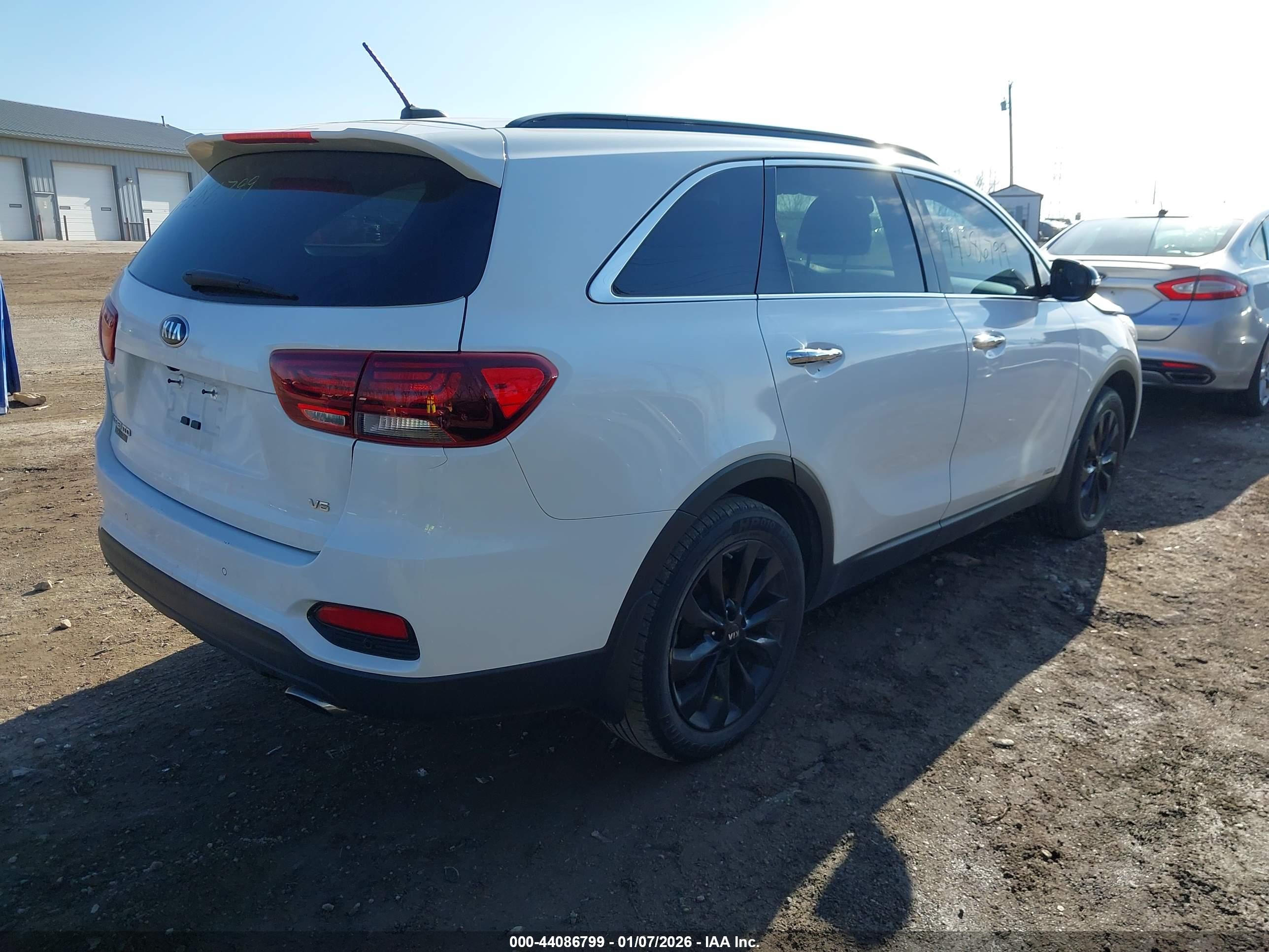 KIA SORENTO image 4