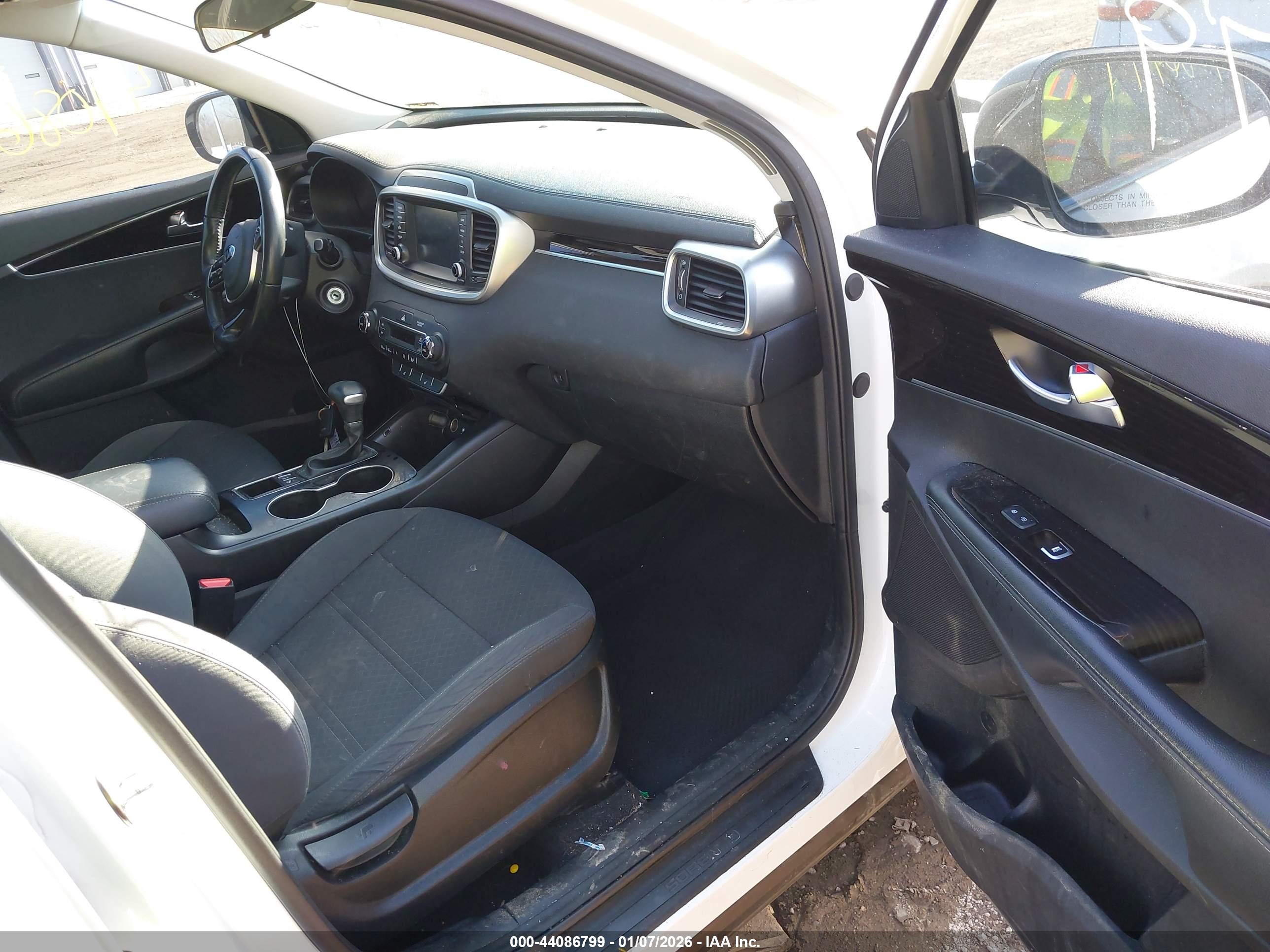 KIA SORENTO image 5