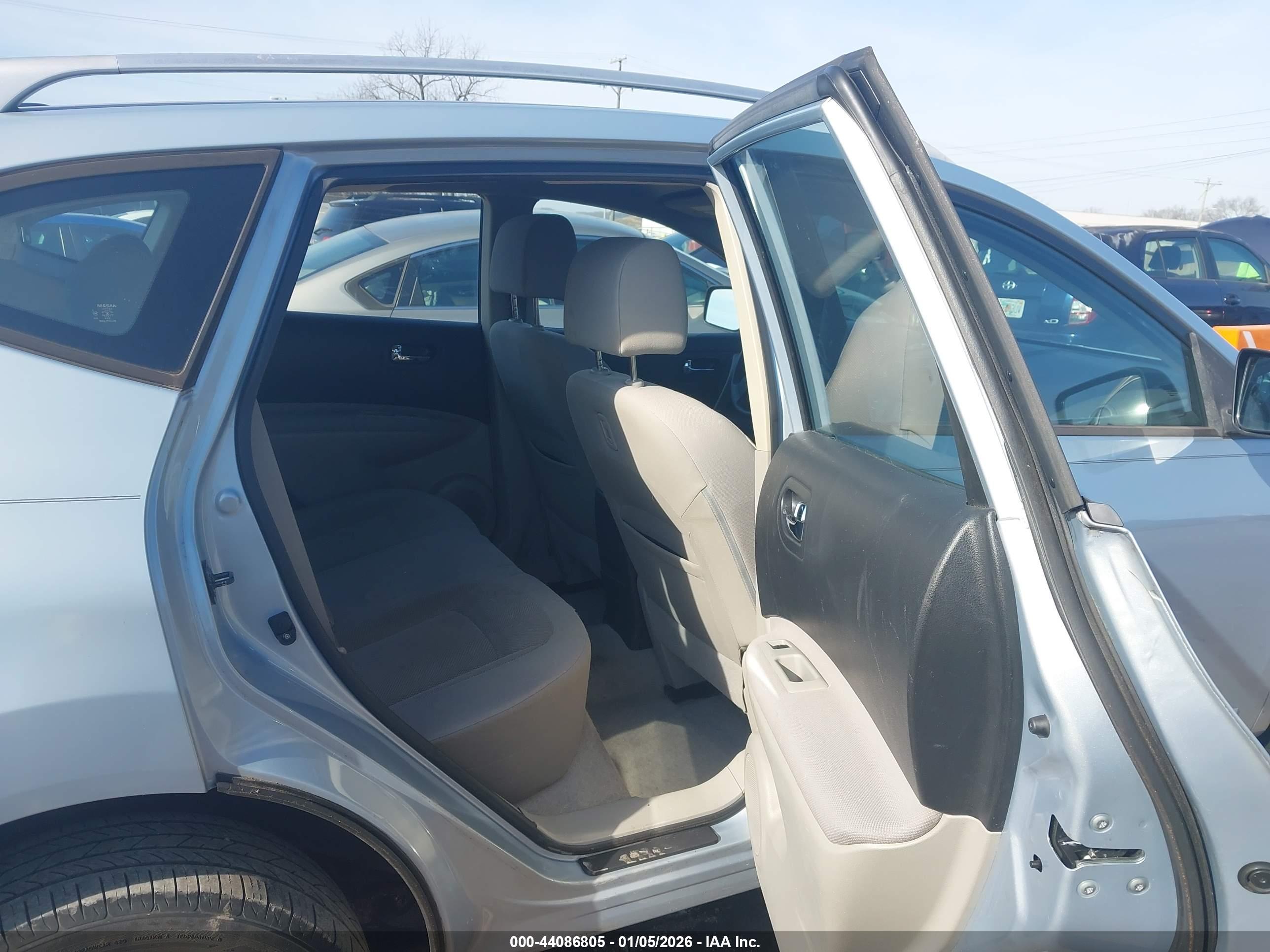NISSAN ROGUE image 8