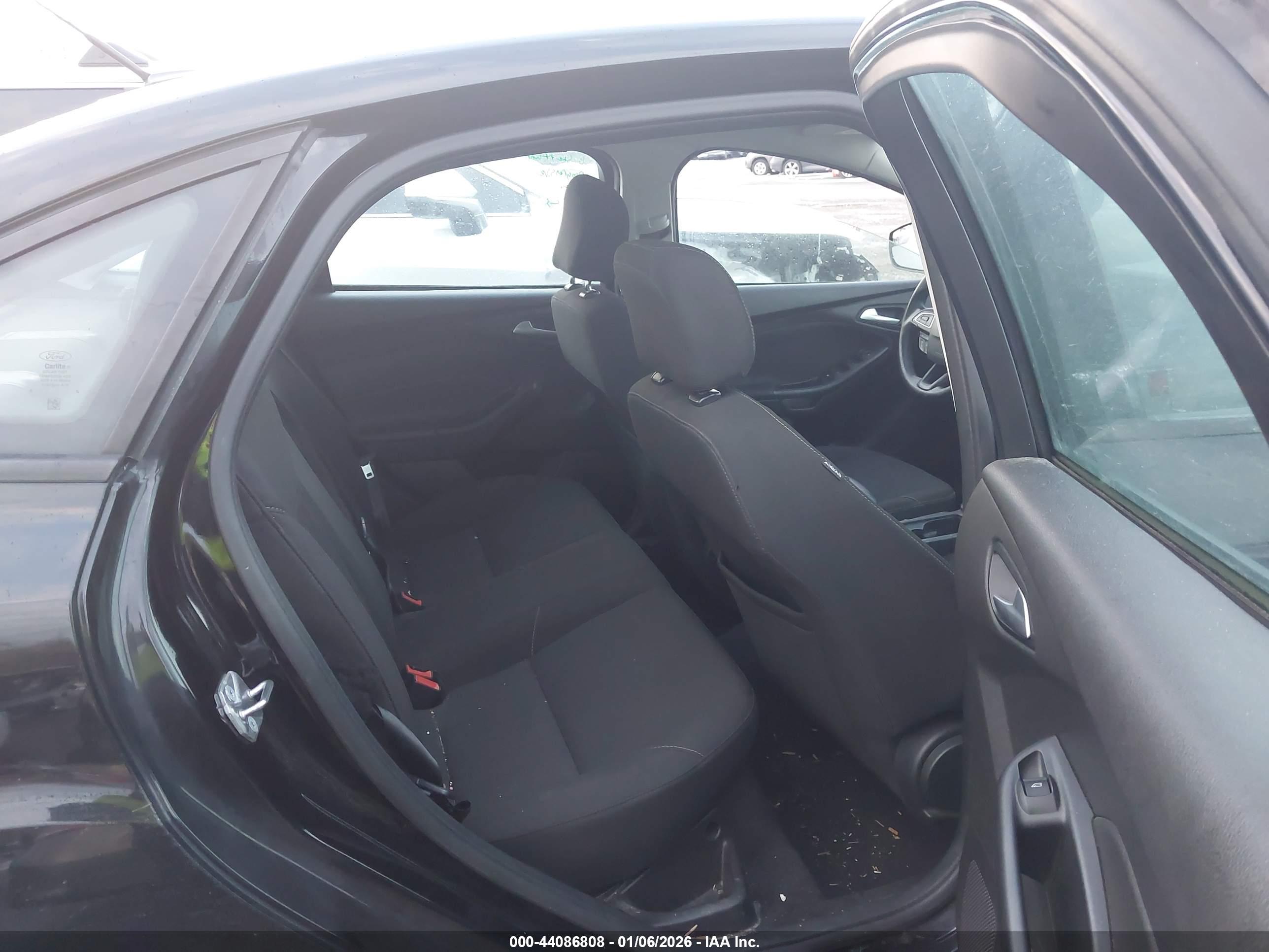 FORD FOCUS image 8