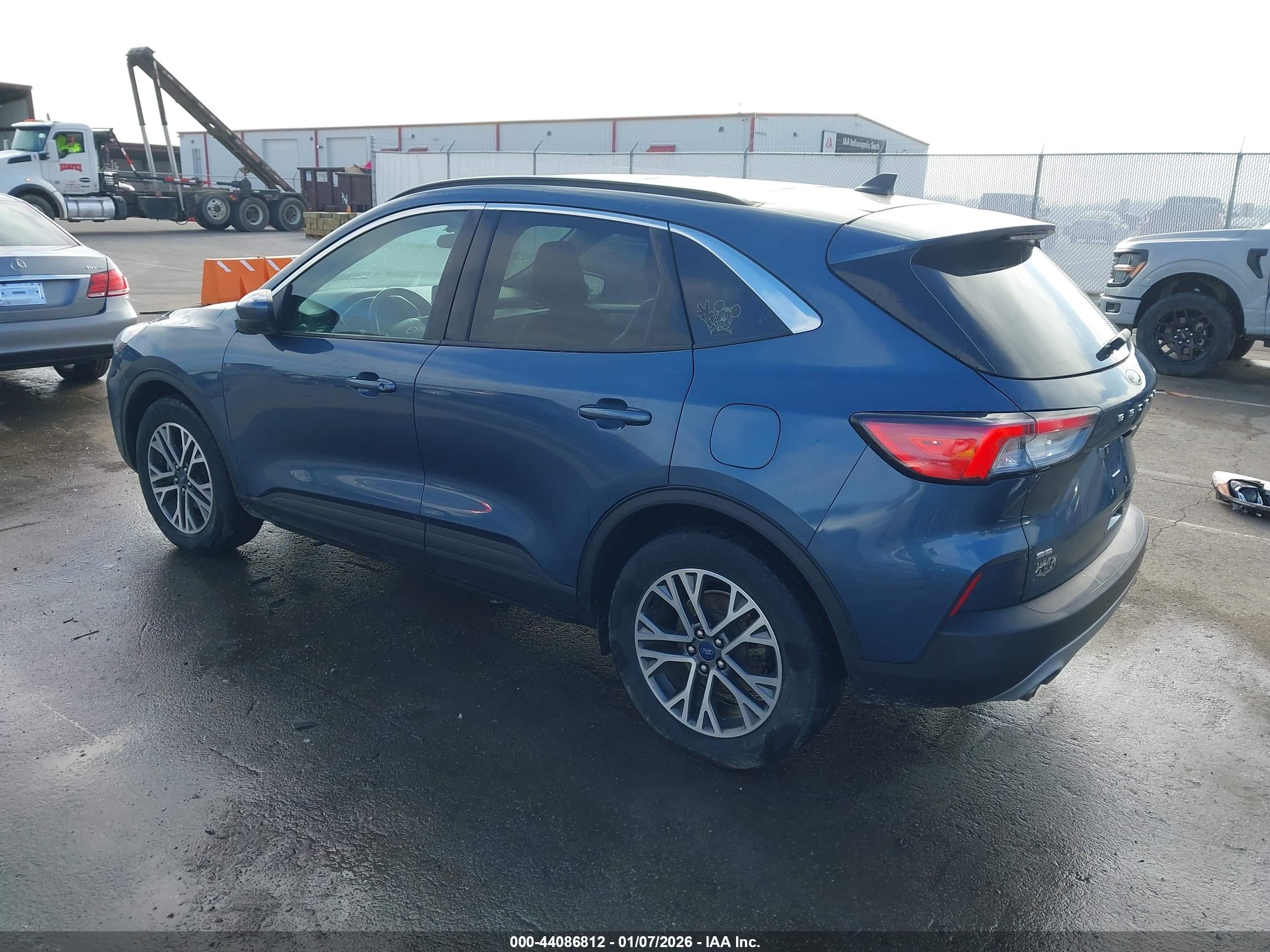 FORD ESCAPE image 3