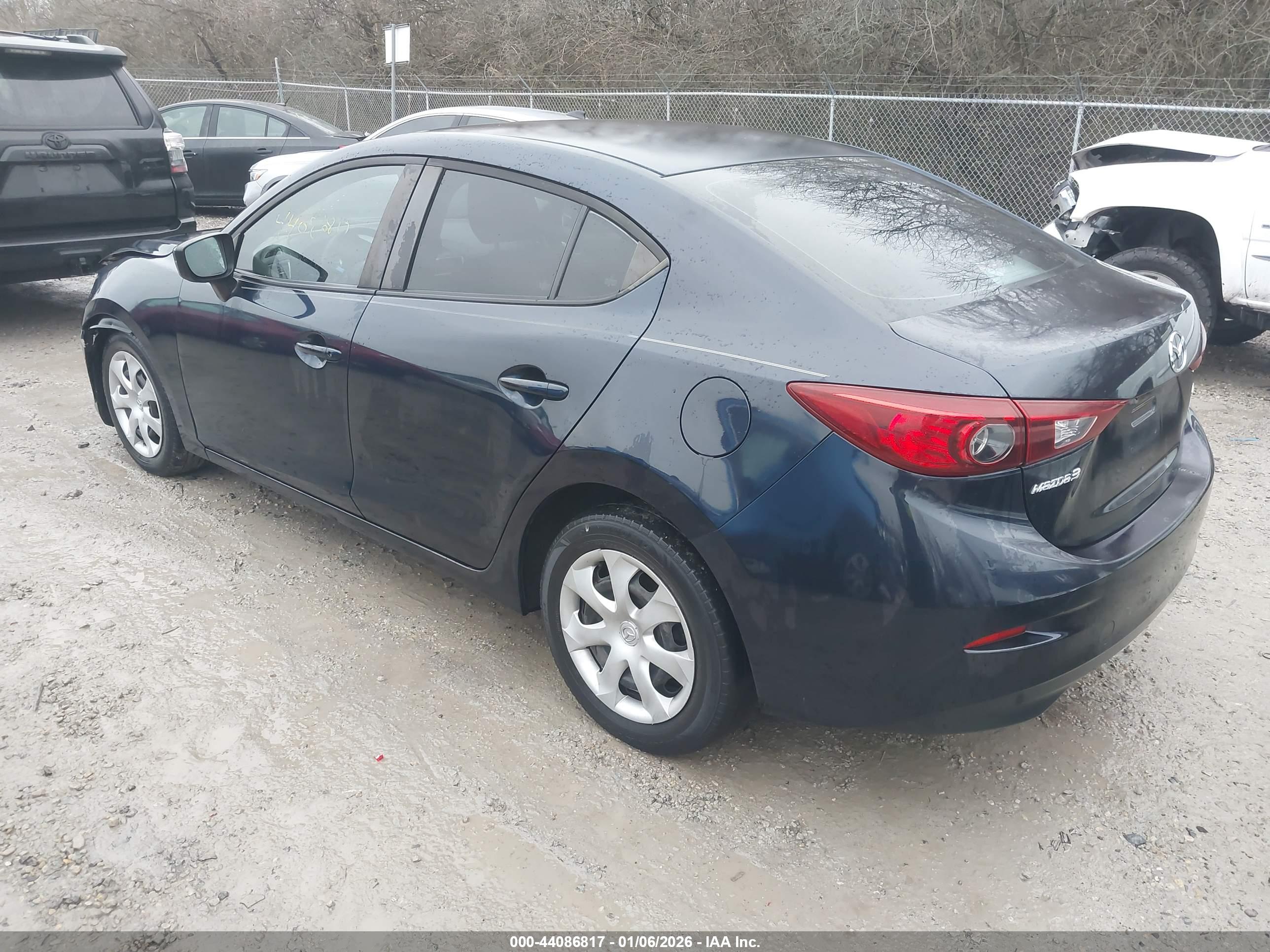 MAZDA MAZDA3 image 3