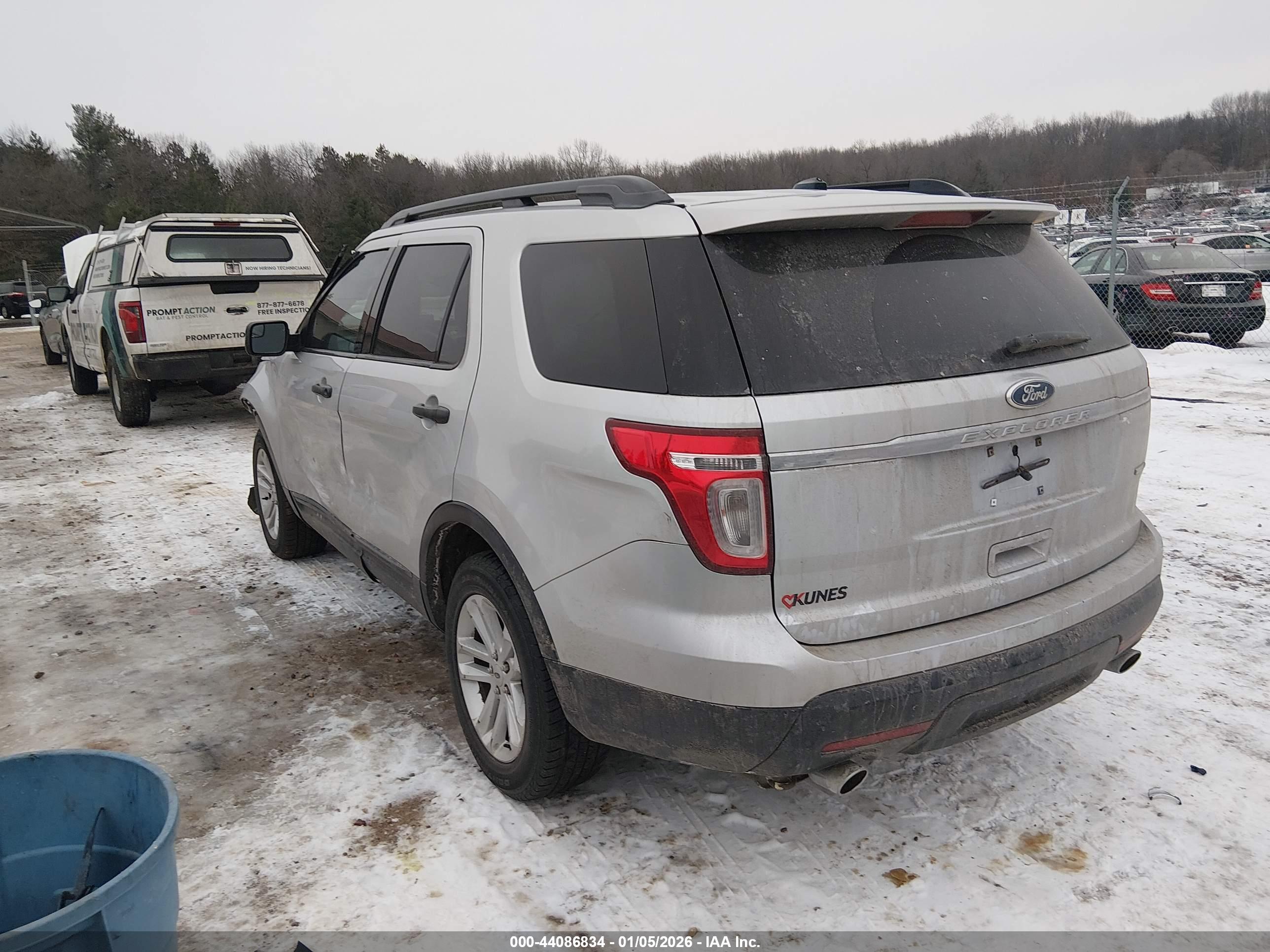 FORD EXPLORER image 3