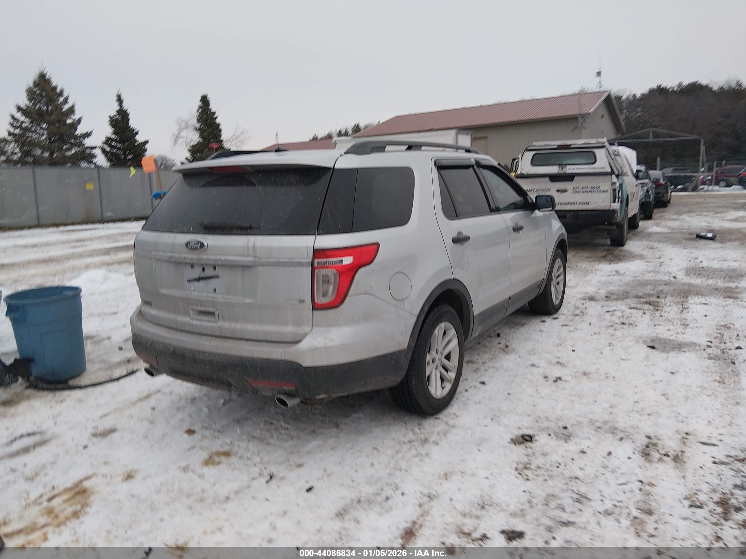 FORD EXPLORER image 4
