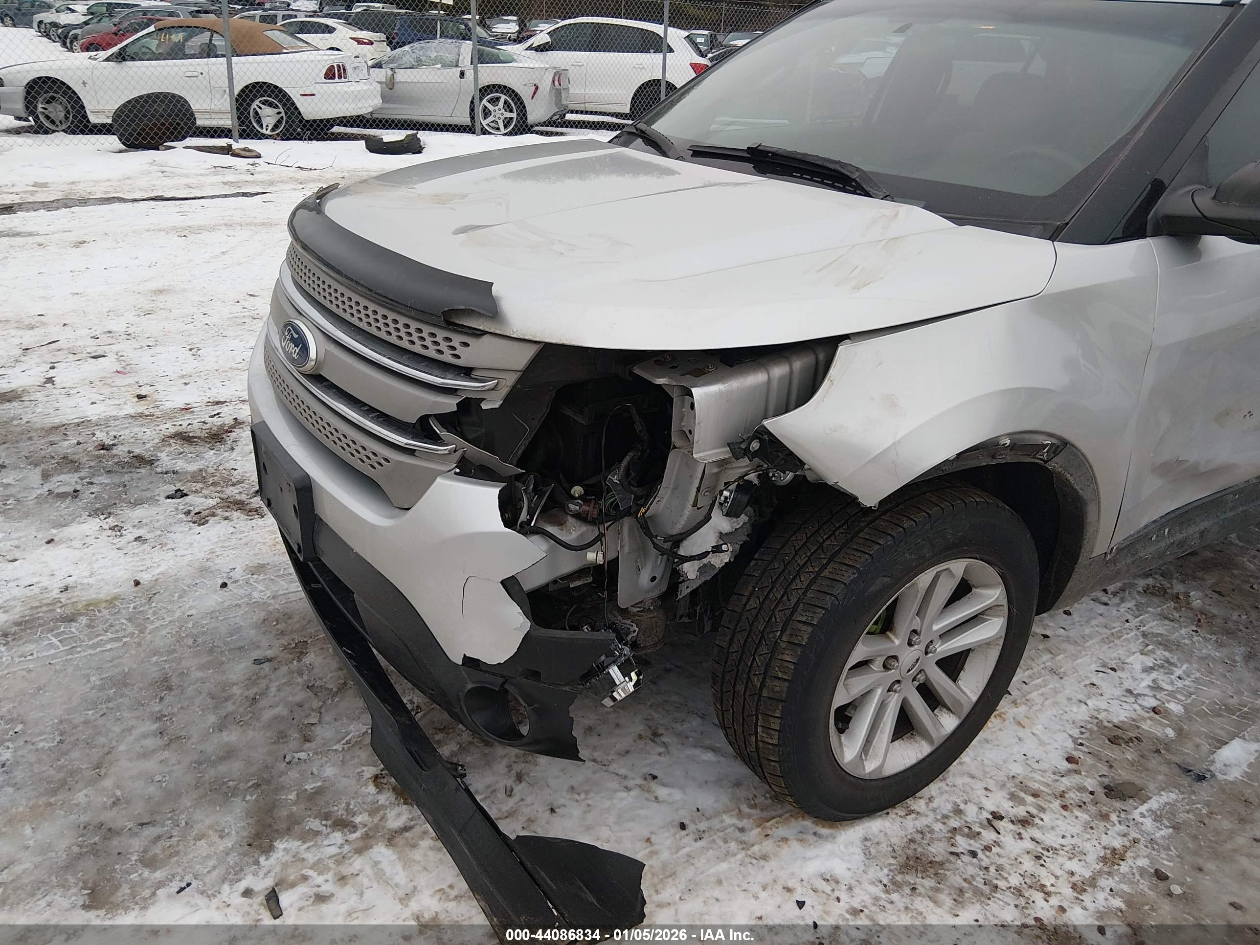FORD EXPLORER image 6