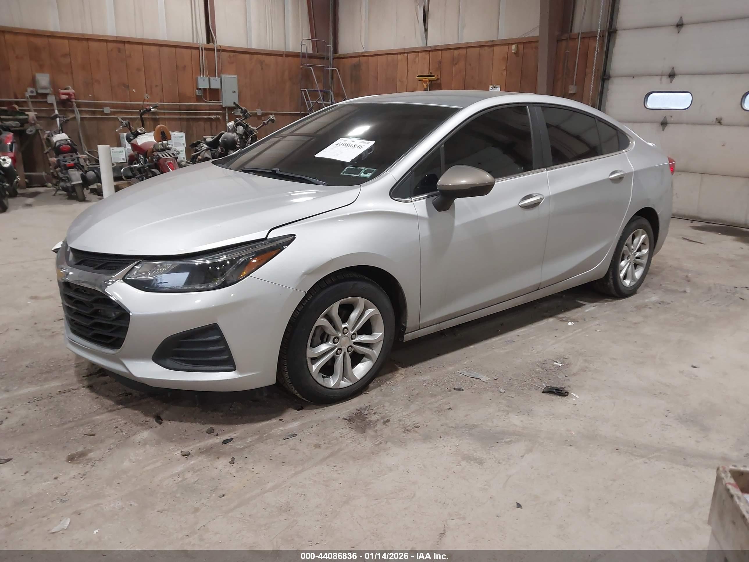 CHEVROLET CRUZE image 2