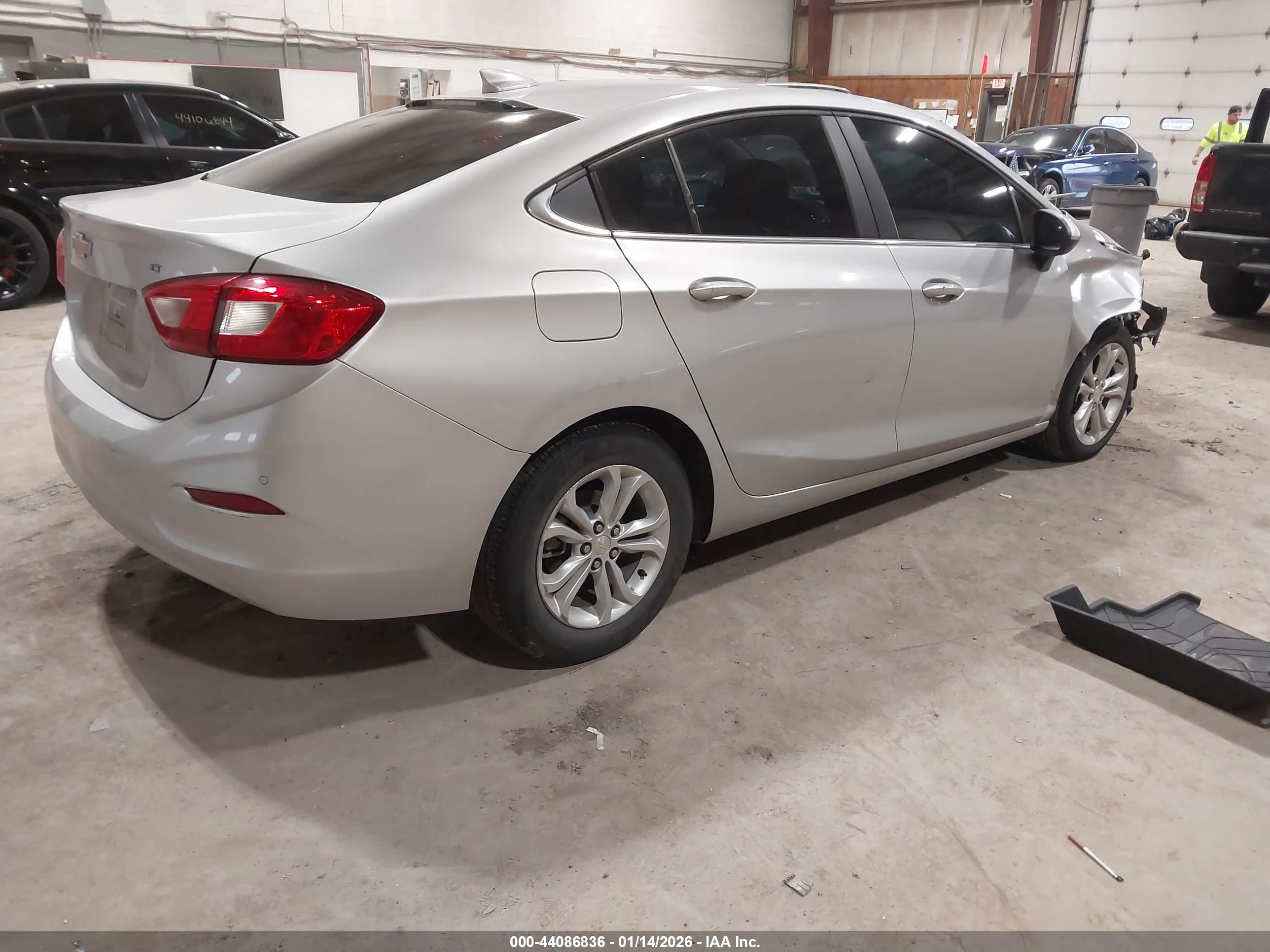 CHEVROLET CRUZE image 4