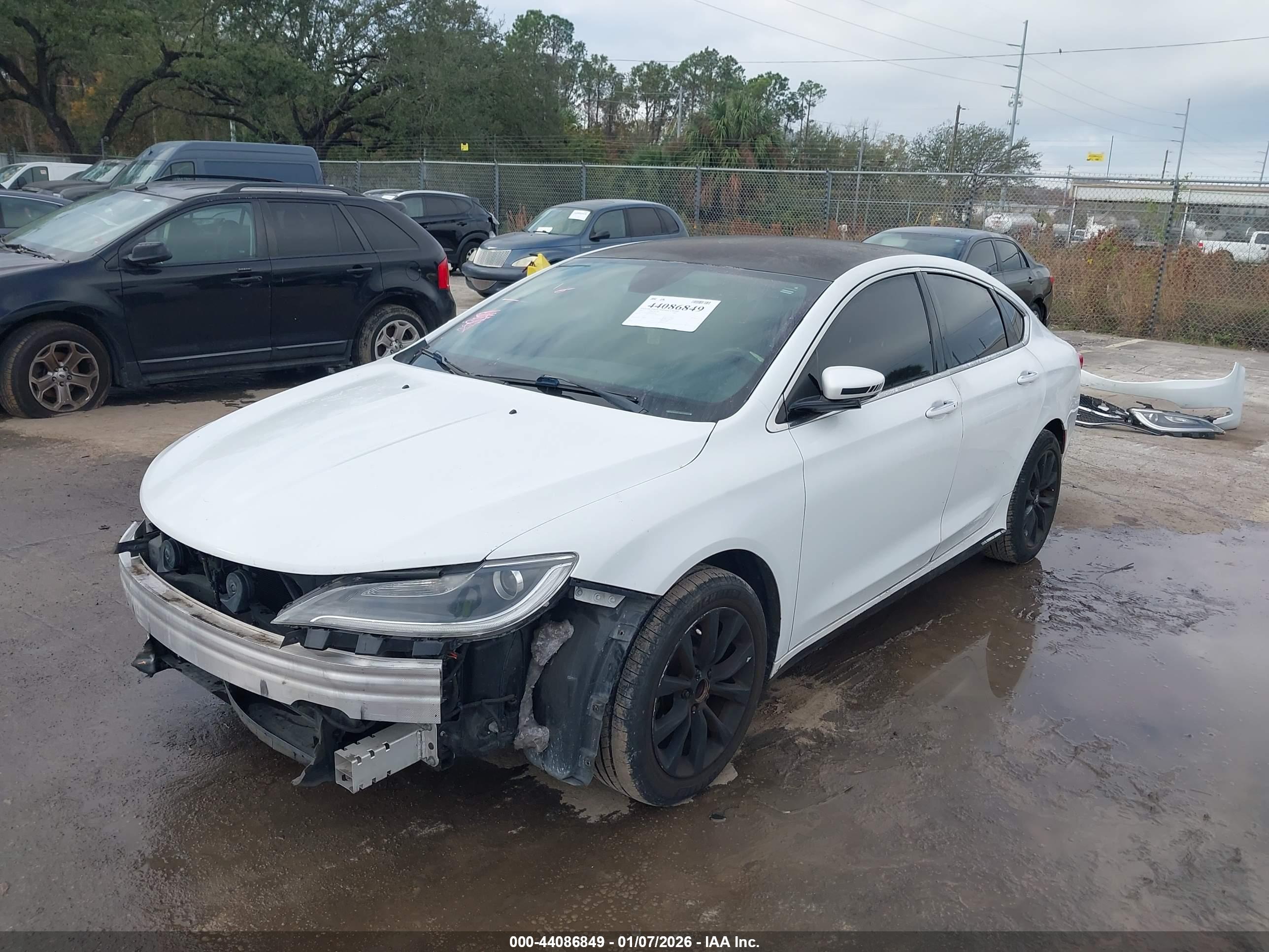 CHRYSLER 200 image 2