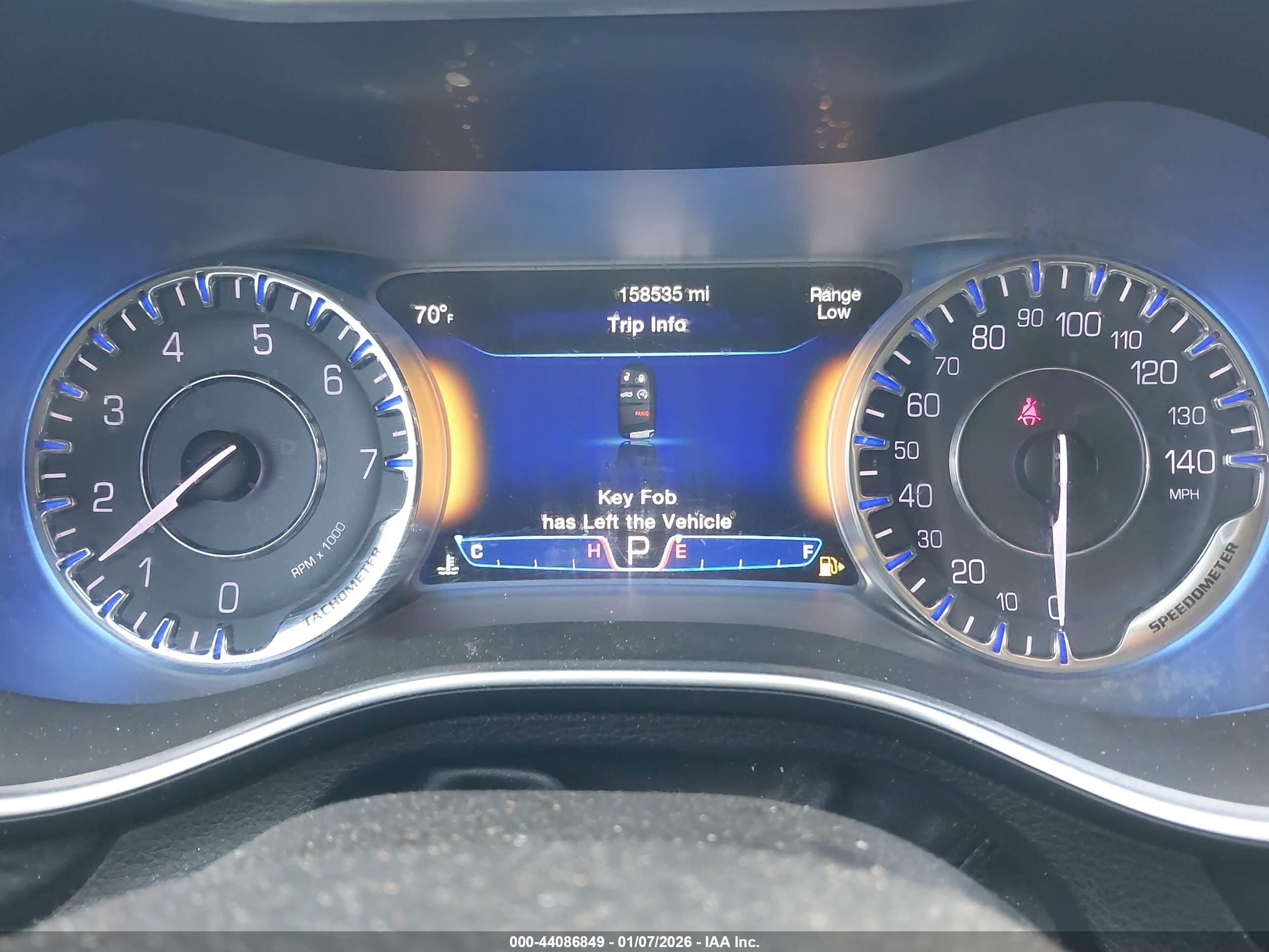 CHRYSLER 200 image 7
