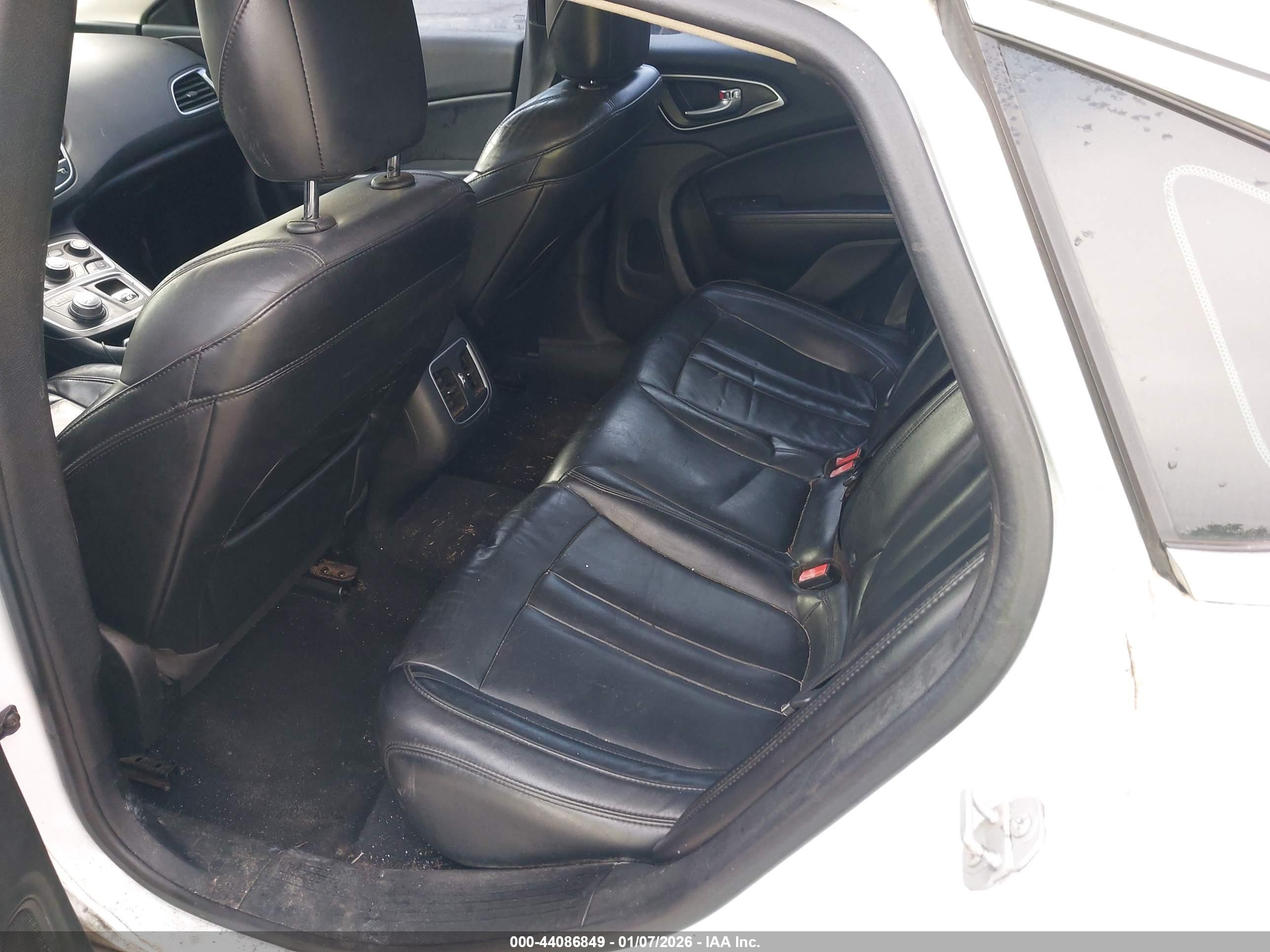 CHRYSLER 200 image 8