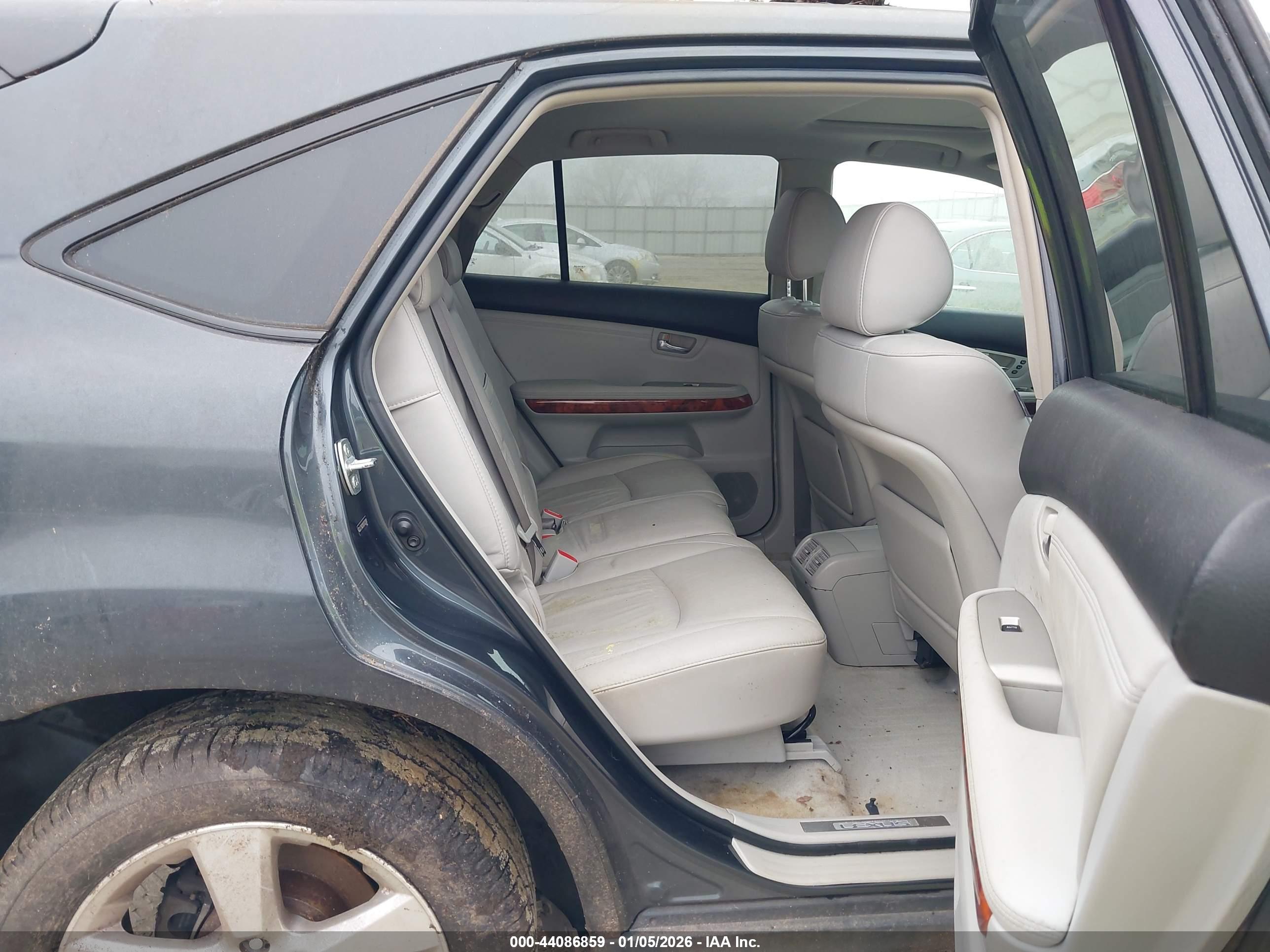 LEXUS RX image 8