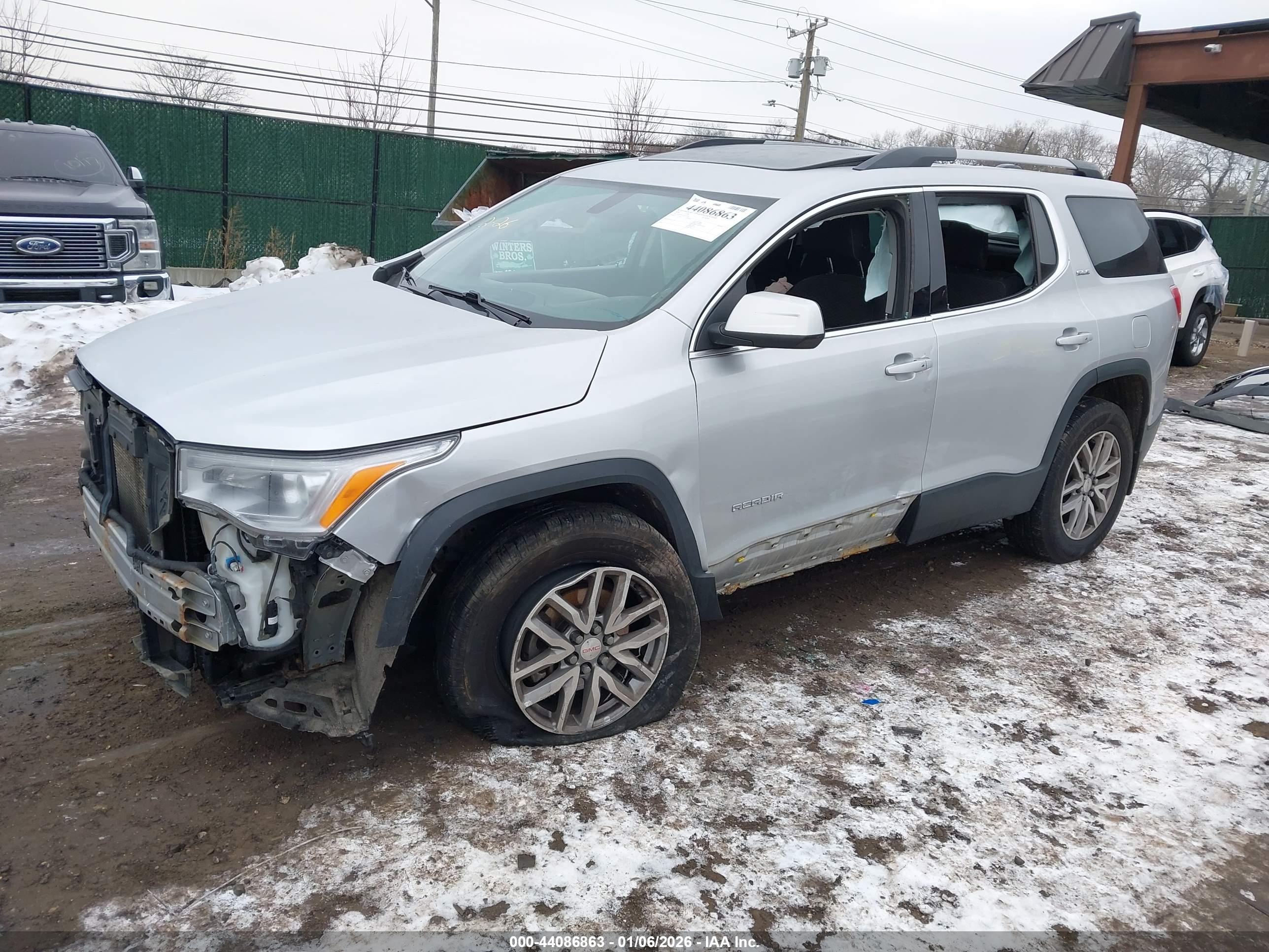 GMC ACADIA image 2