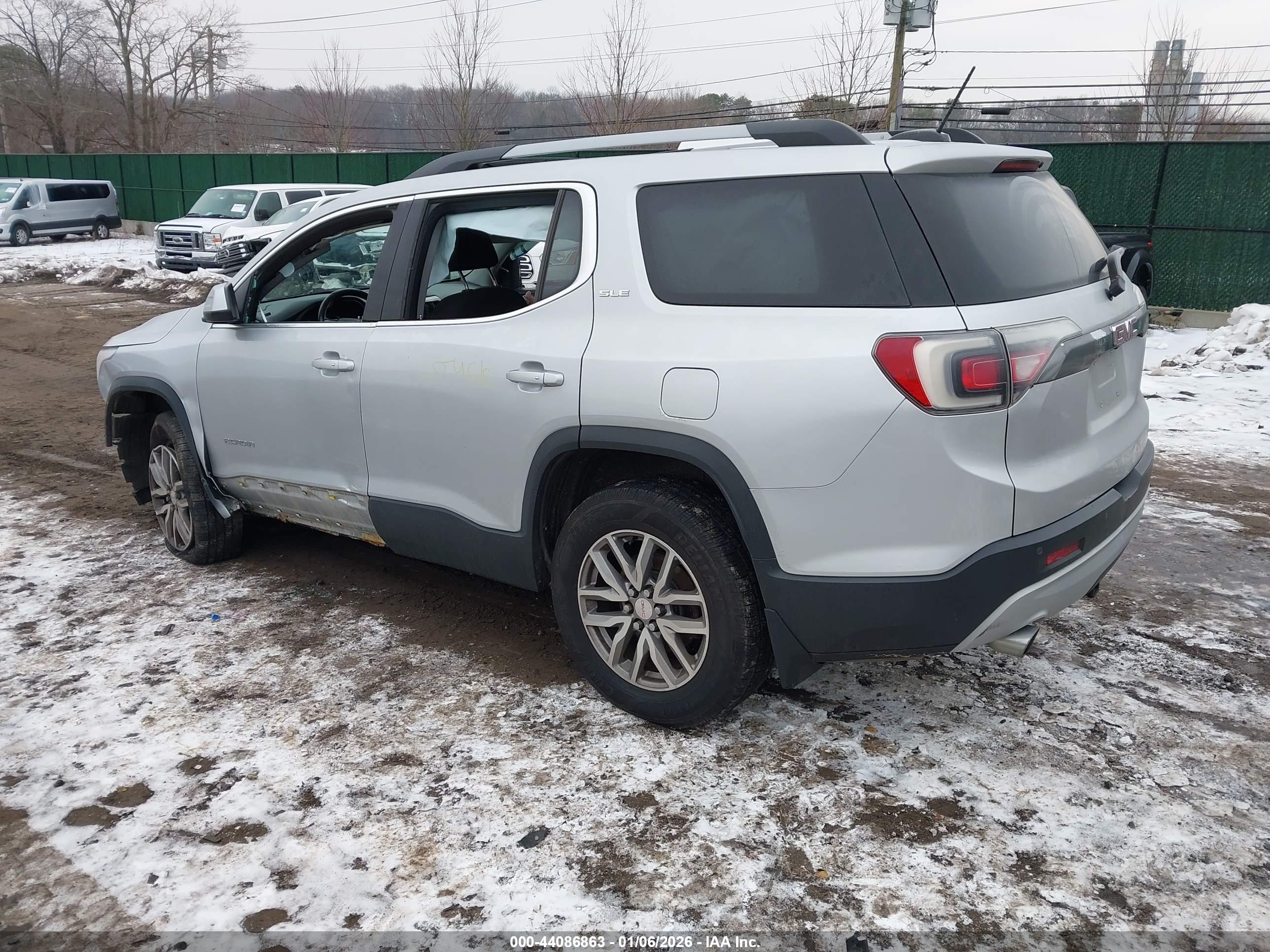 GMC ACADIA image 3